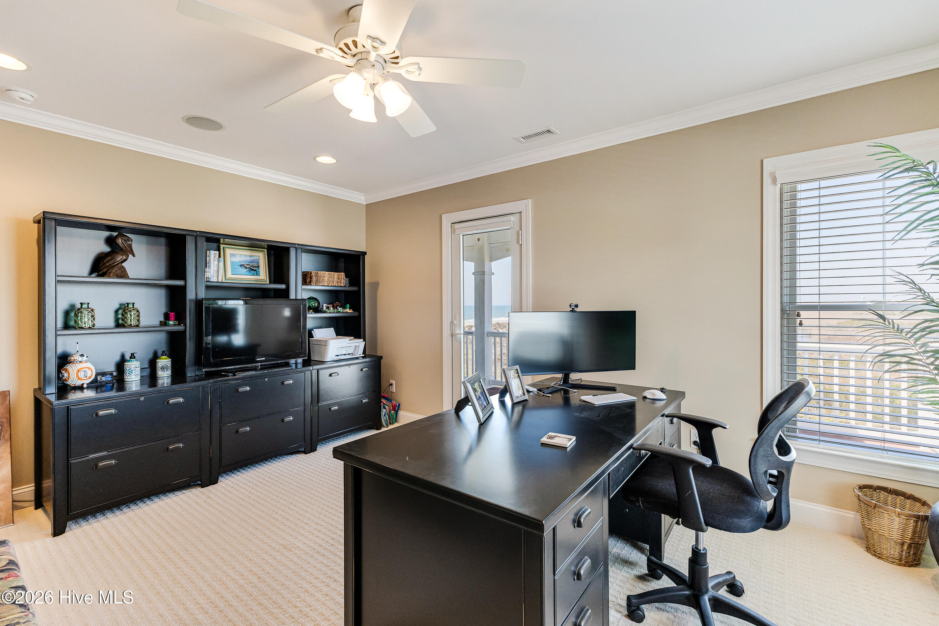 100567897 | Photo 38