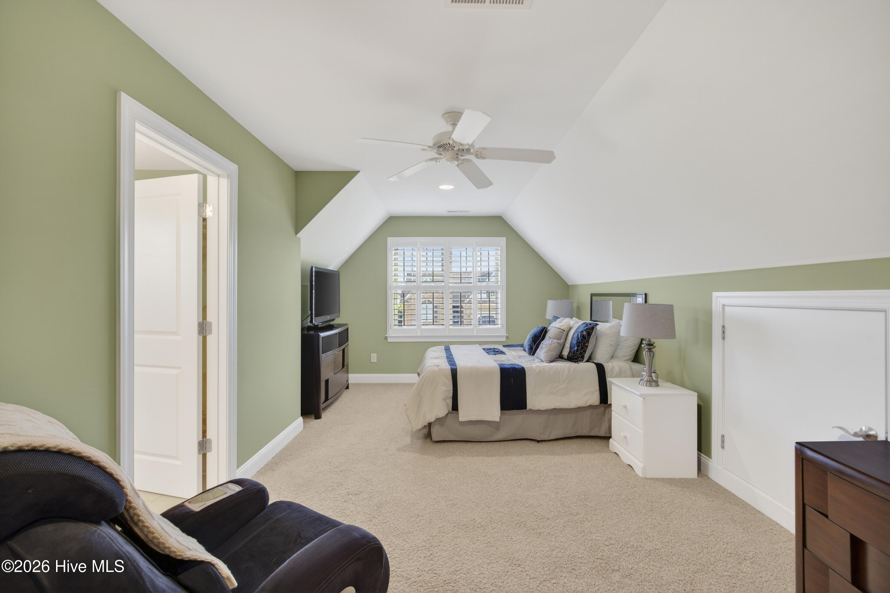 100550838 | Photo 38