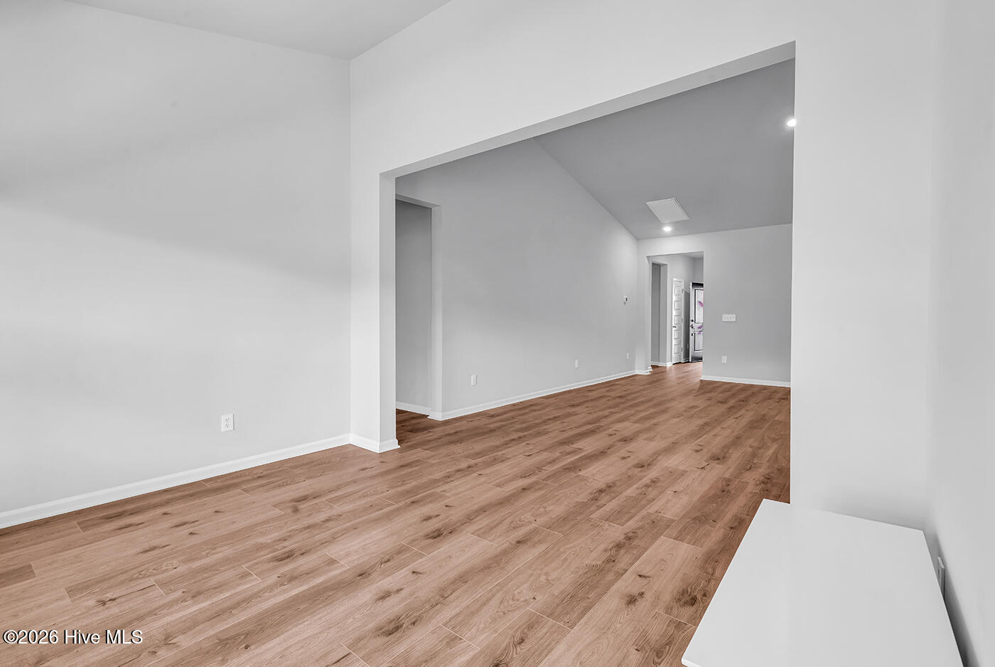 100560005 | Photo 19