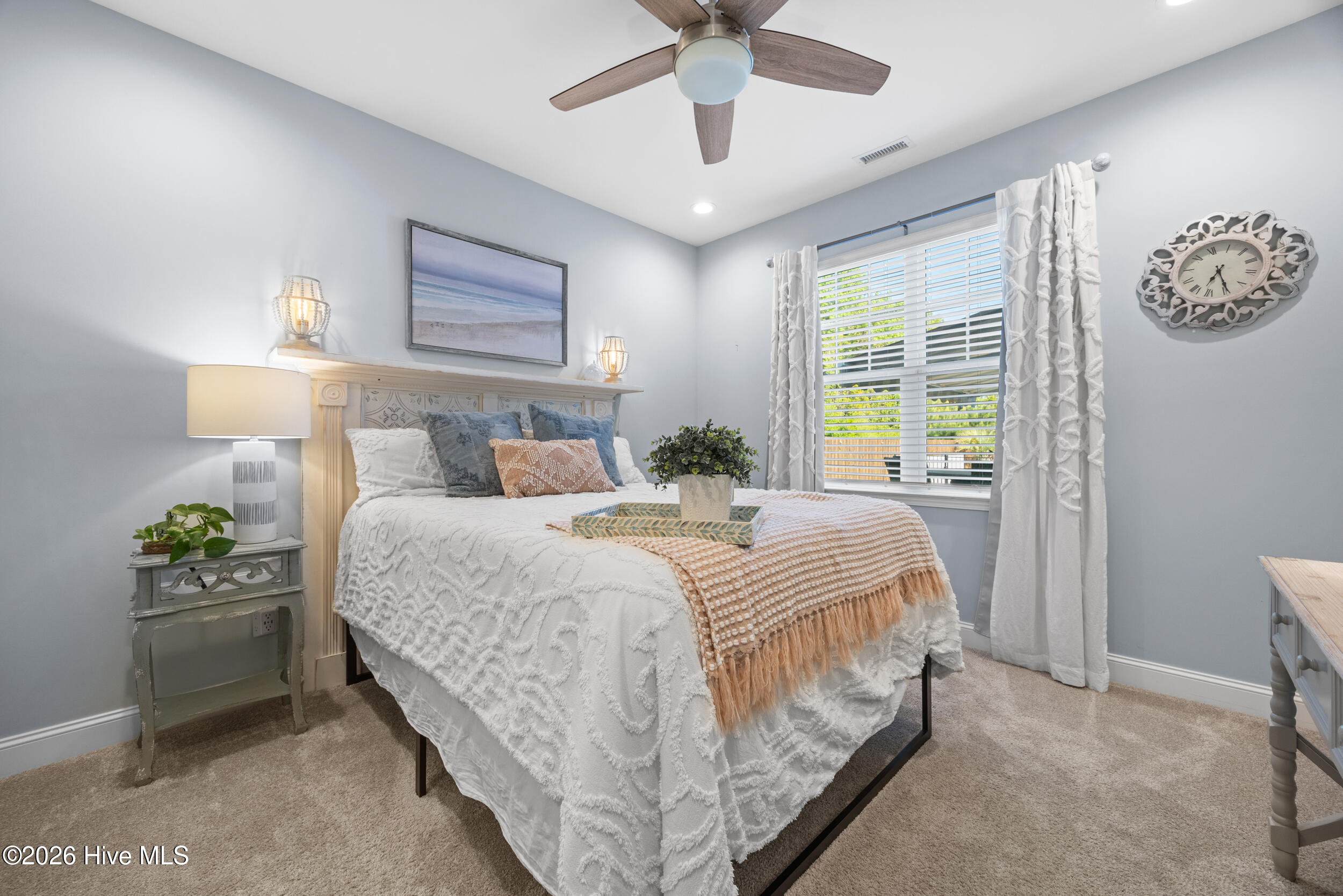 100566940 | Photo 33