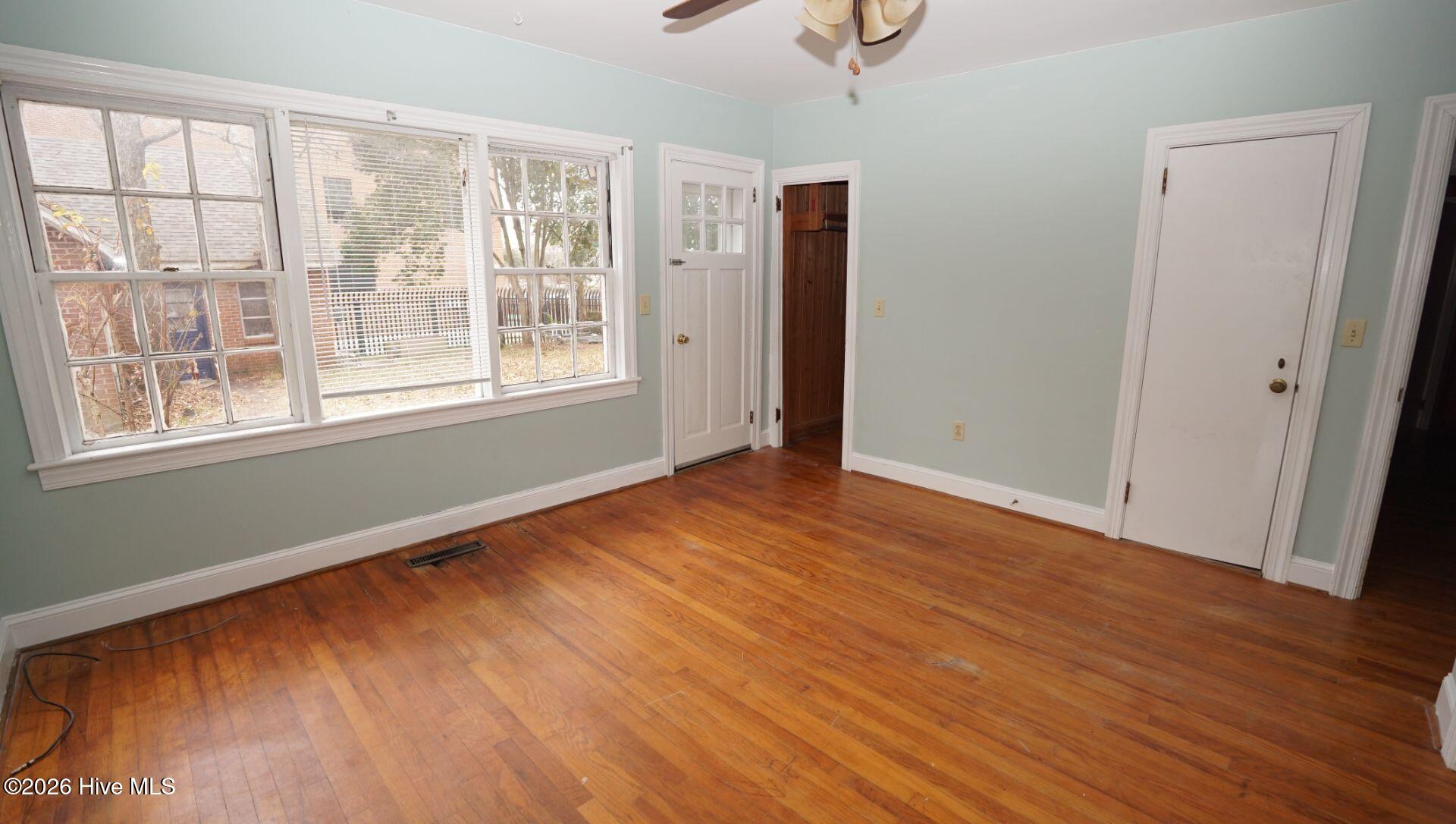 100547653 | Photo 19