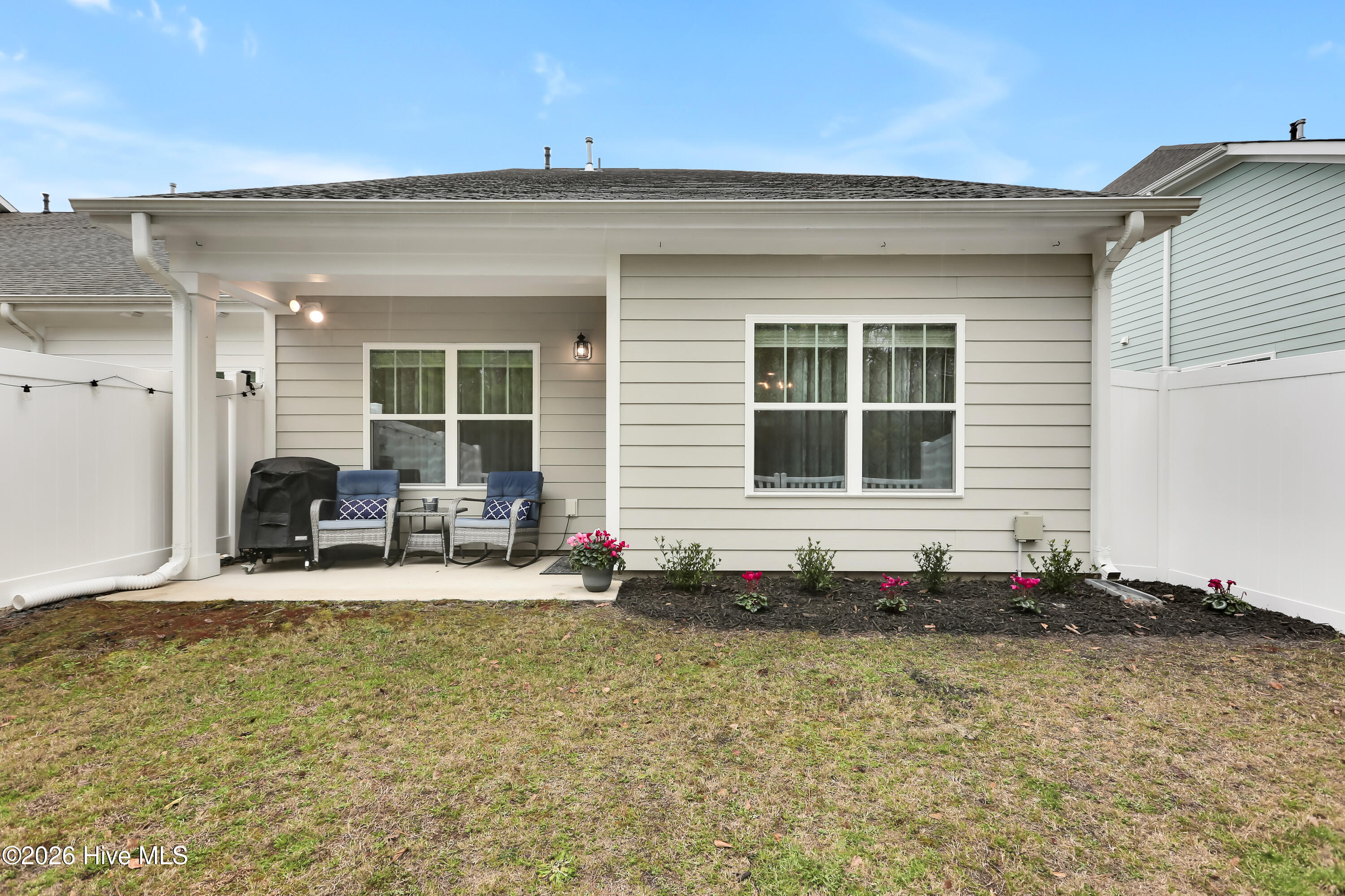 100557185 | Photo 33