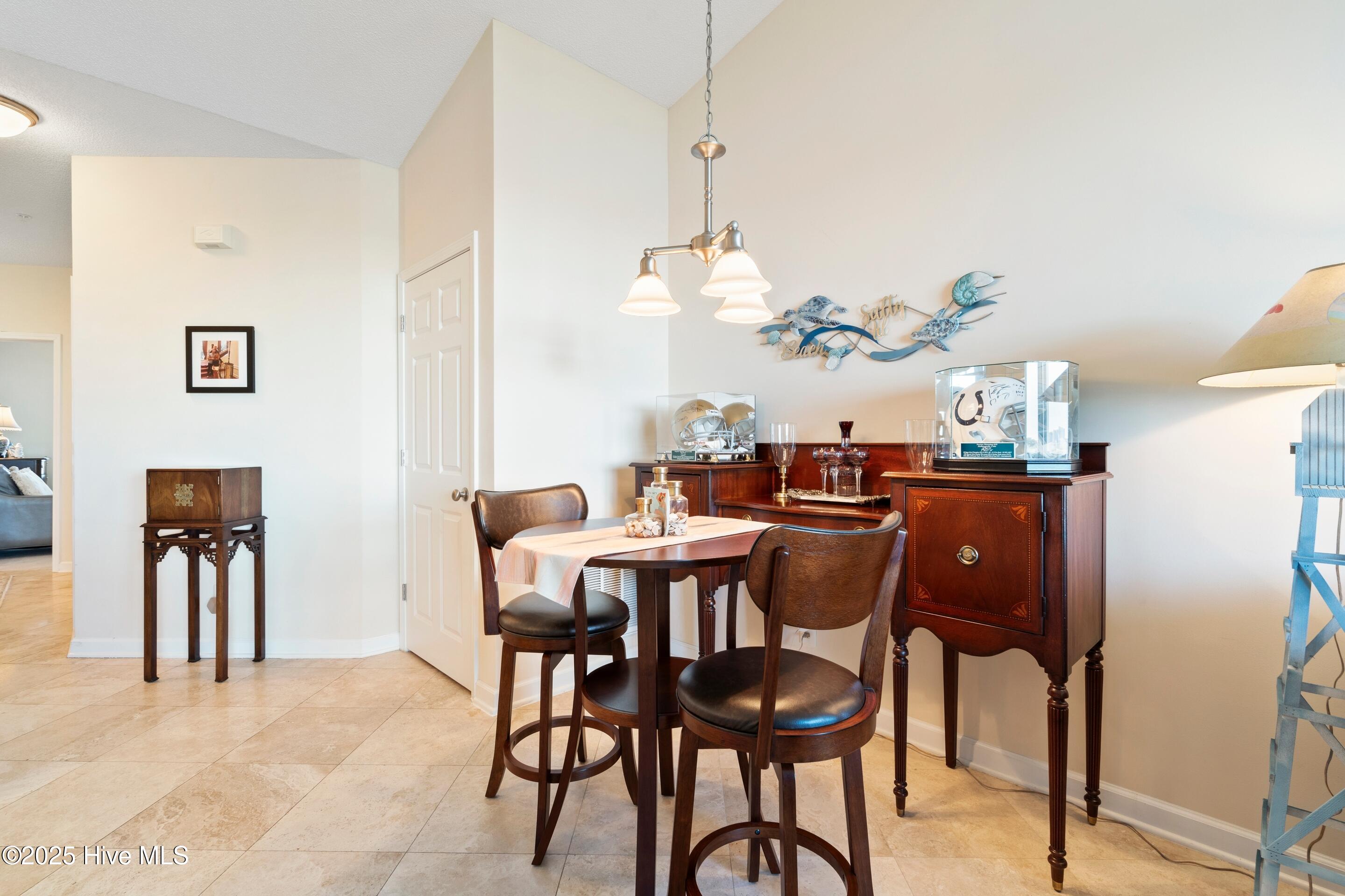 100547401 | Photo 12