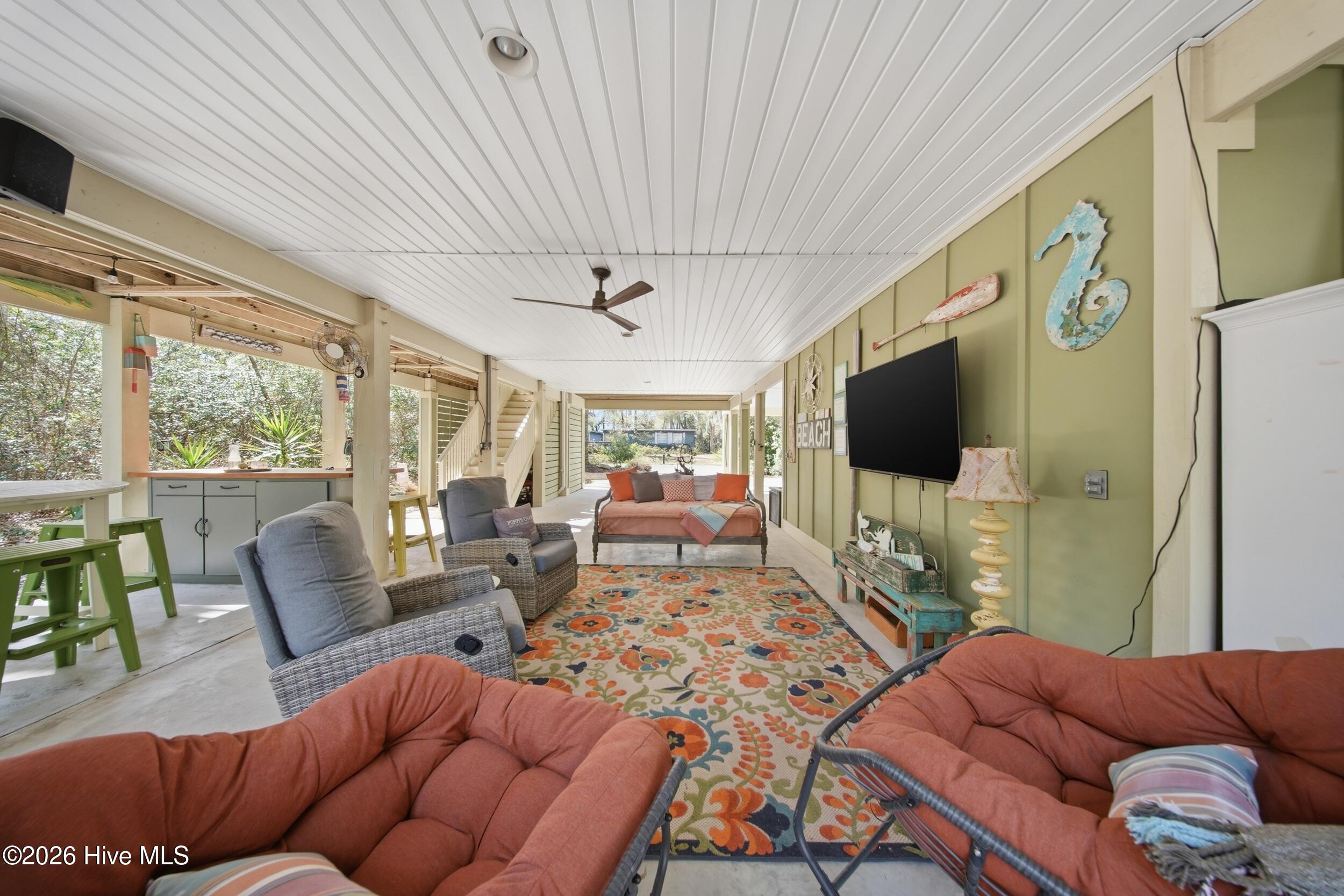 100561155 | Photo 18