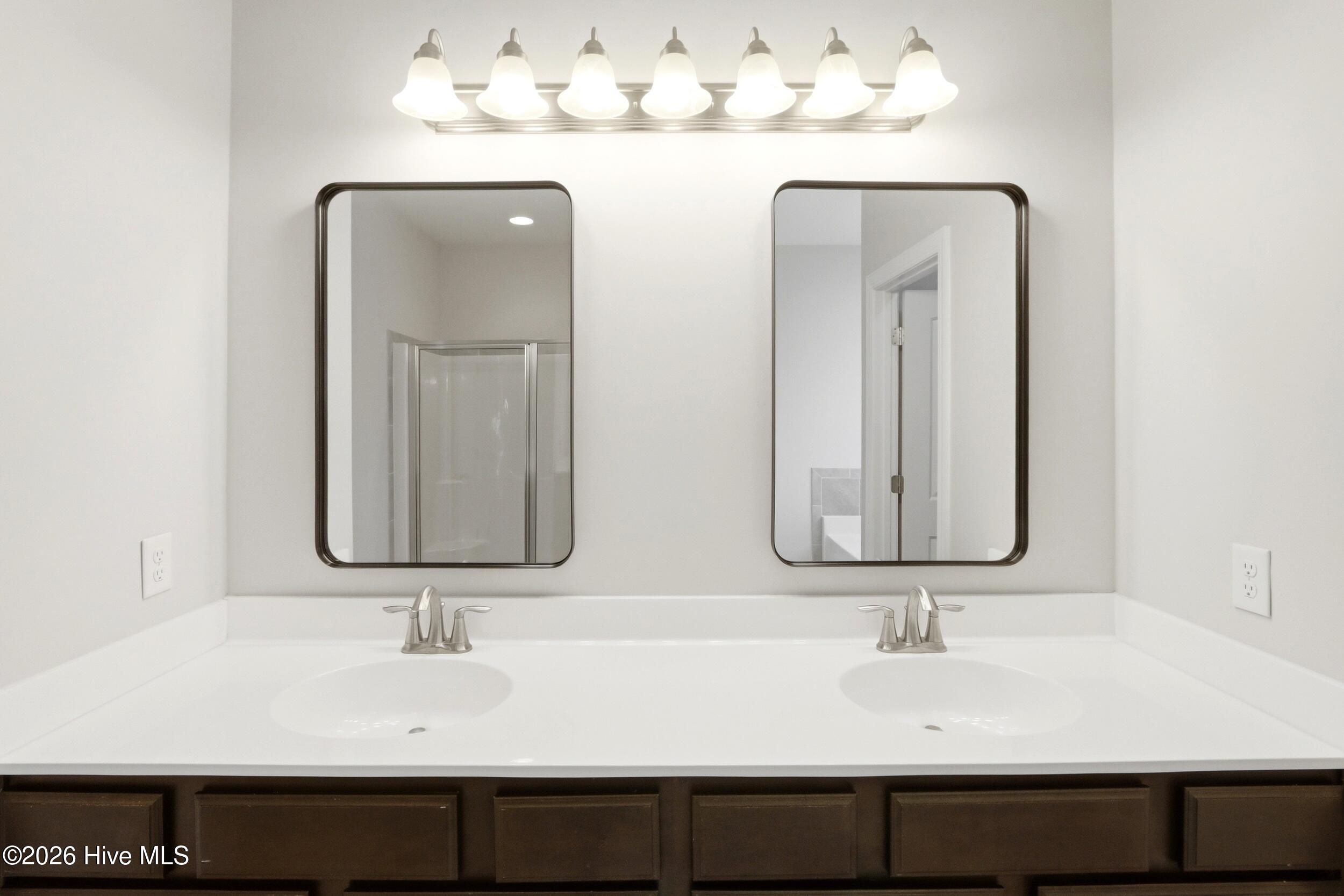 100562306 | Photo 34