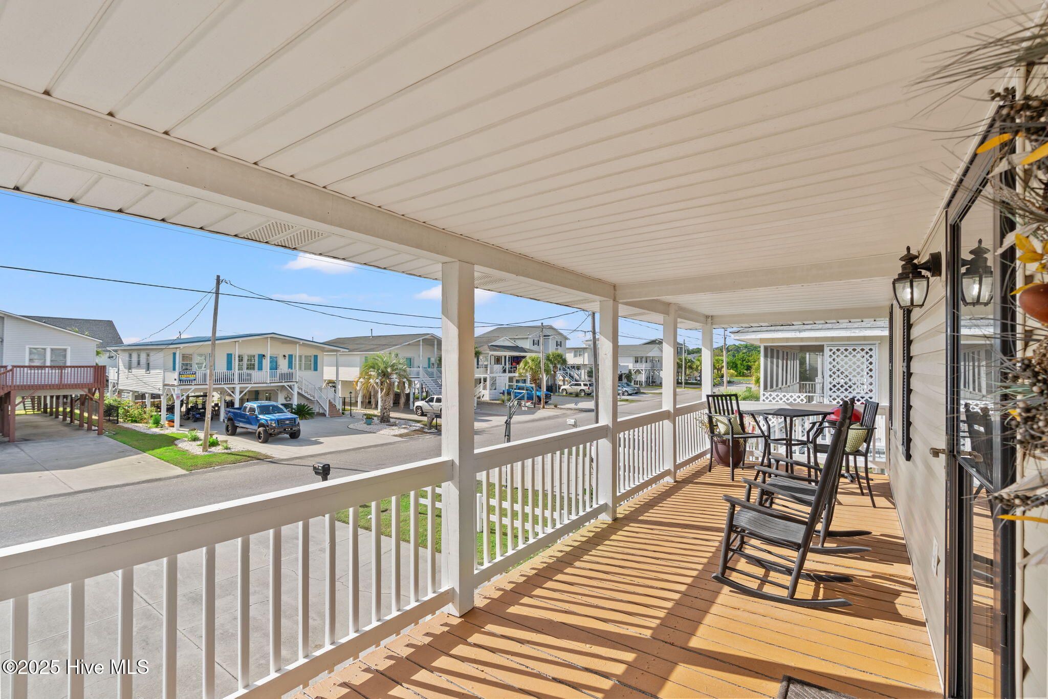Welcoming front porch to watch the sunsets!