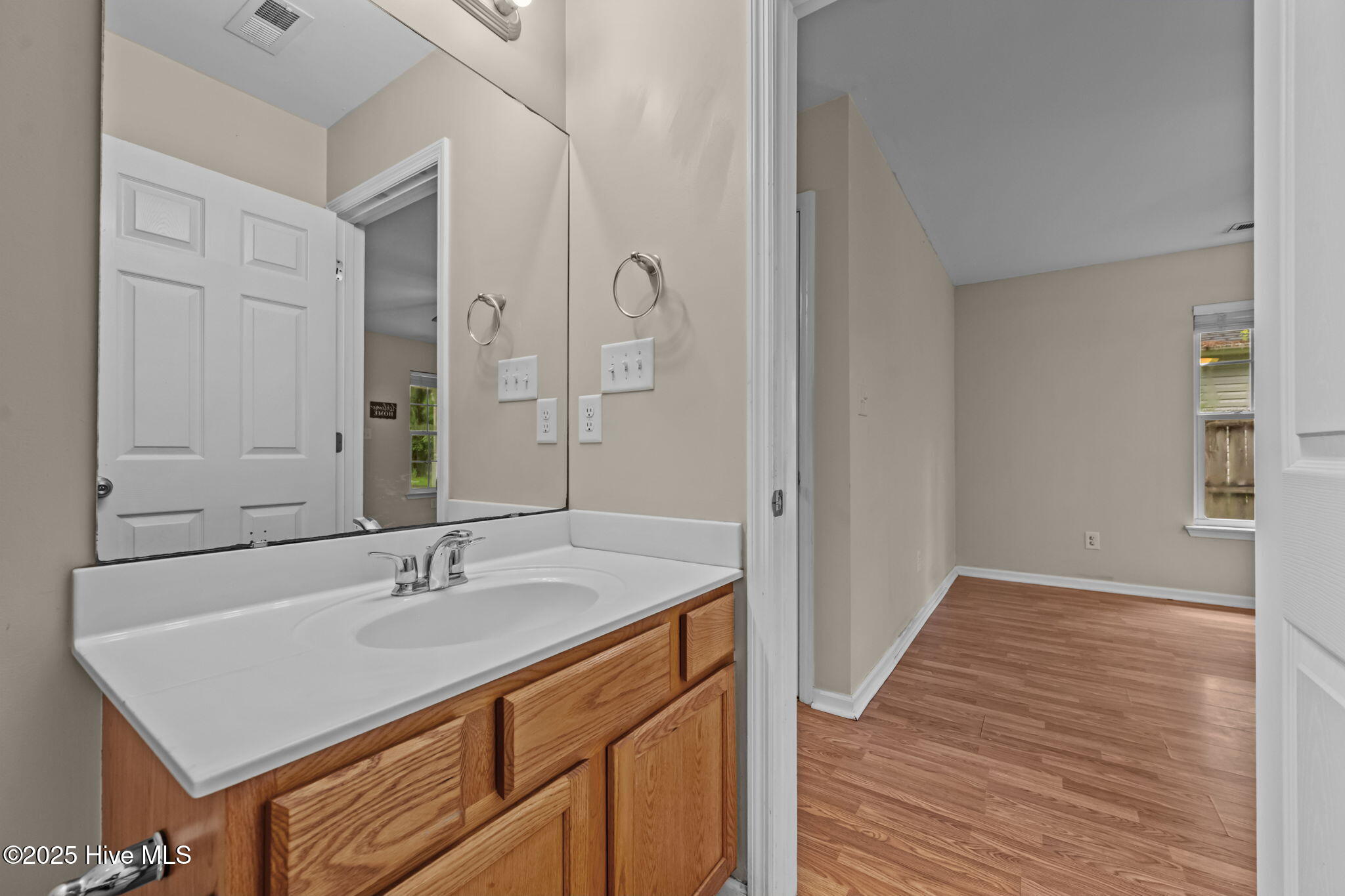 100560196 | Photo 17