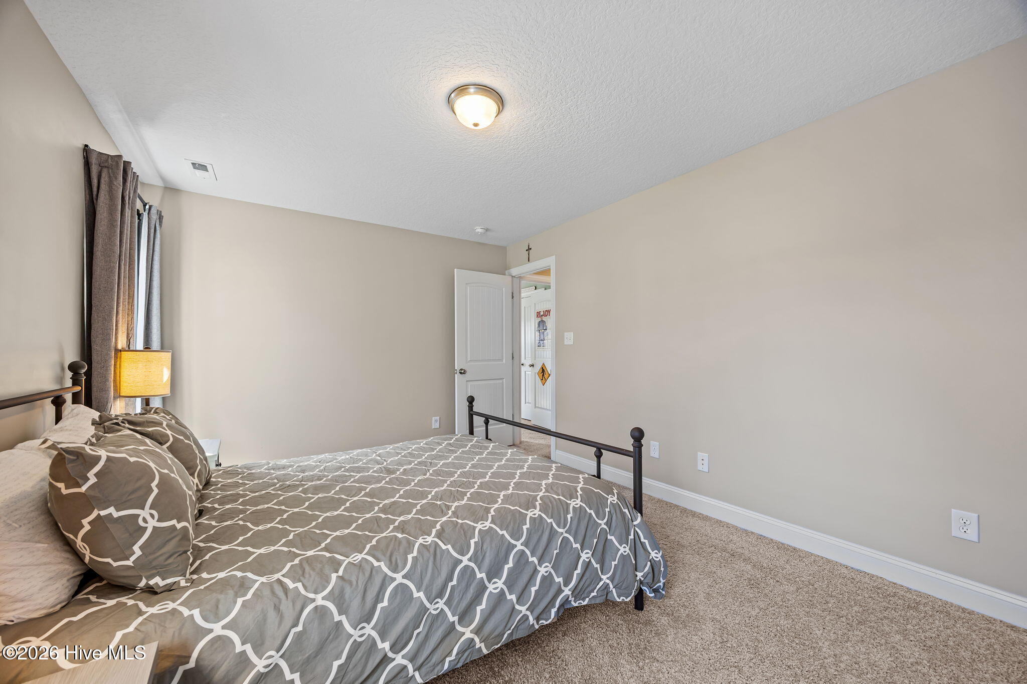 100566991 | Photo 35