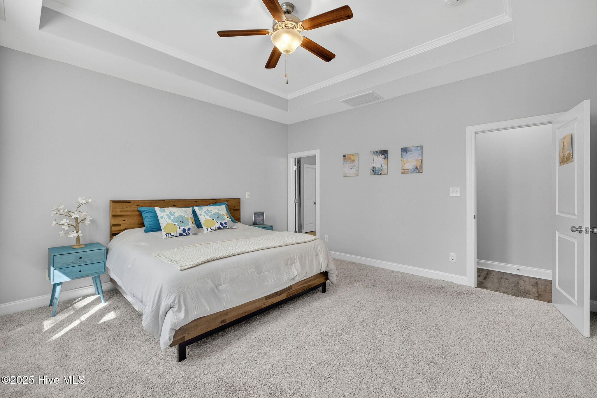 100541825 | Photo 21