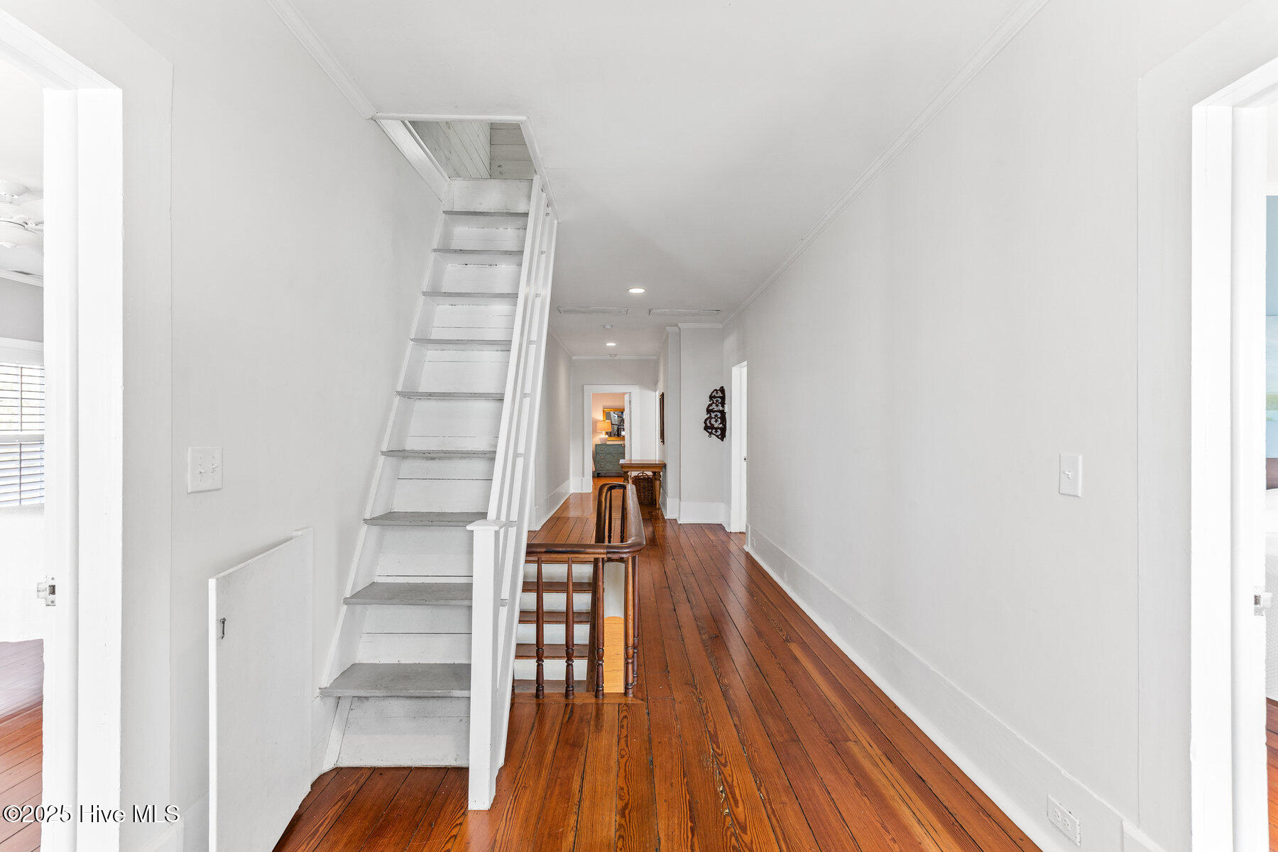 100561116 | Photo 37