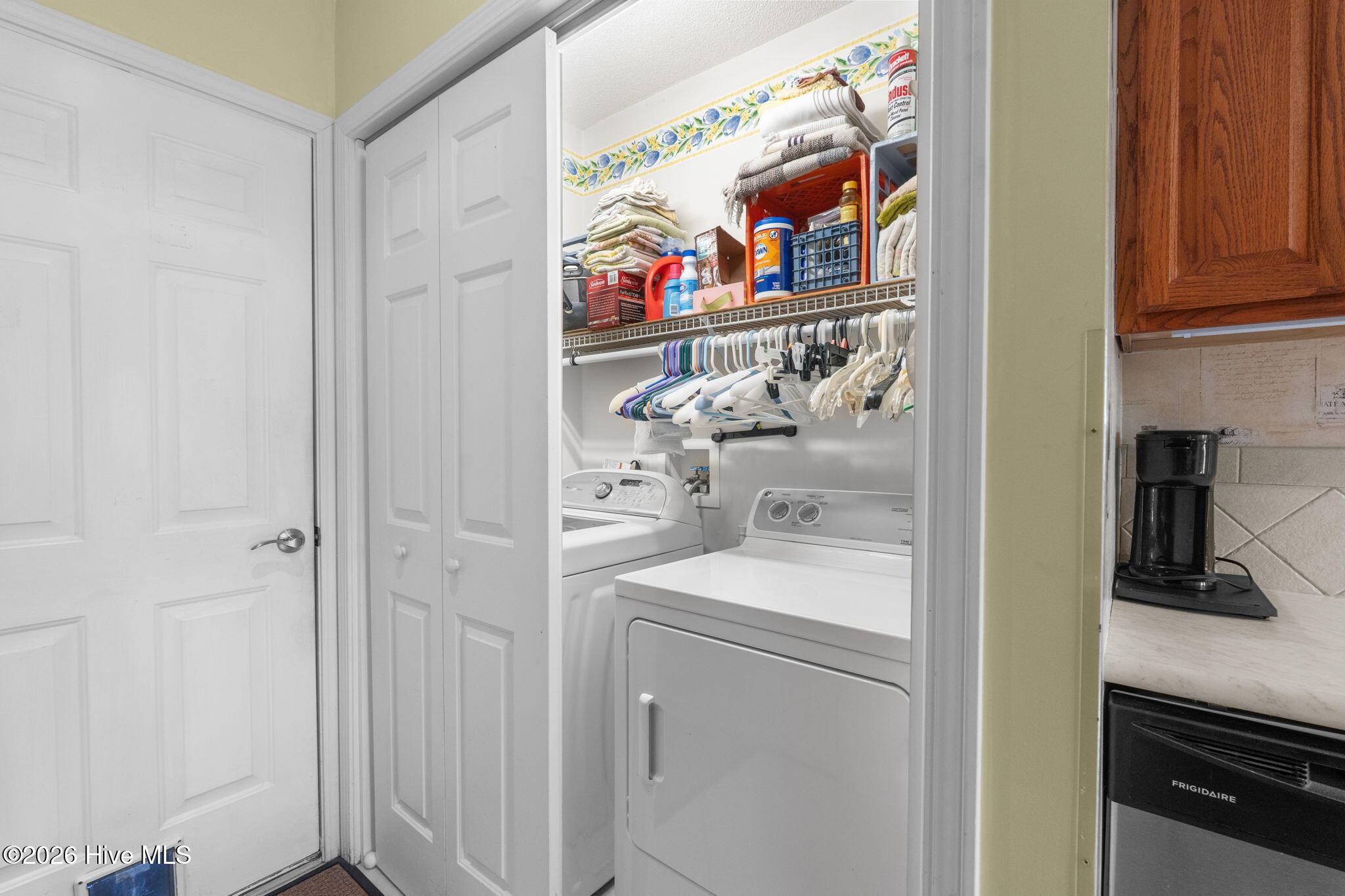 100568213 | Photo 35