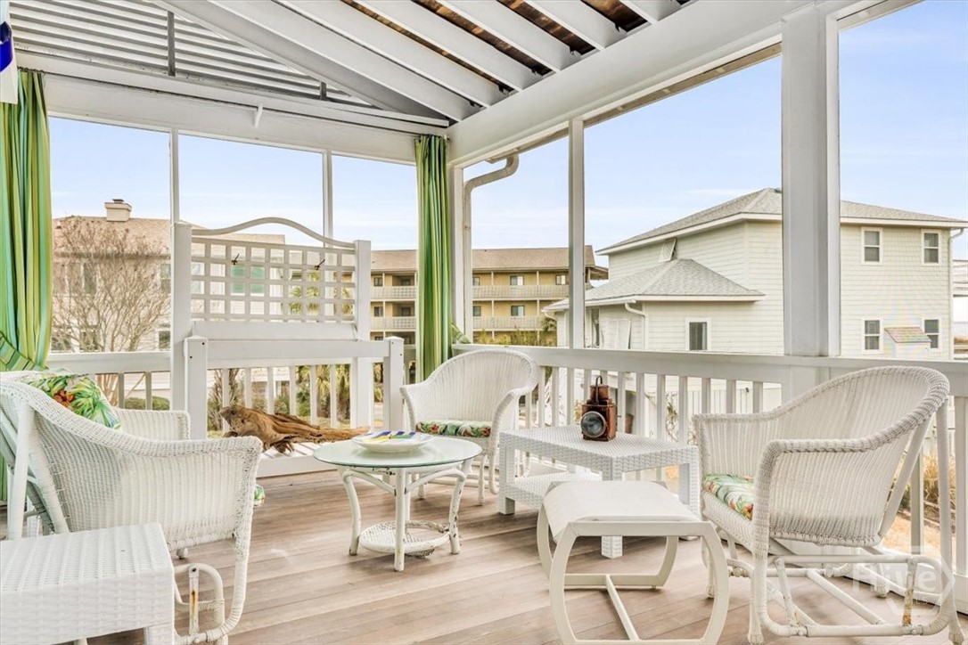 Amazing screened in porch overlooking the ocean