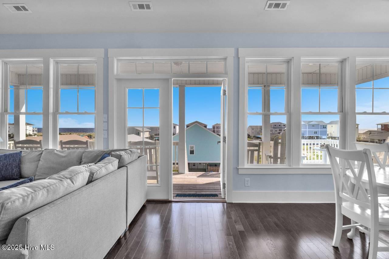 100543948 | Photo 10