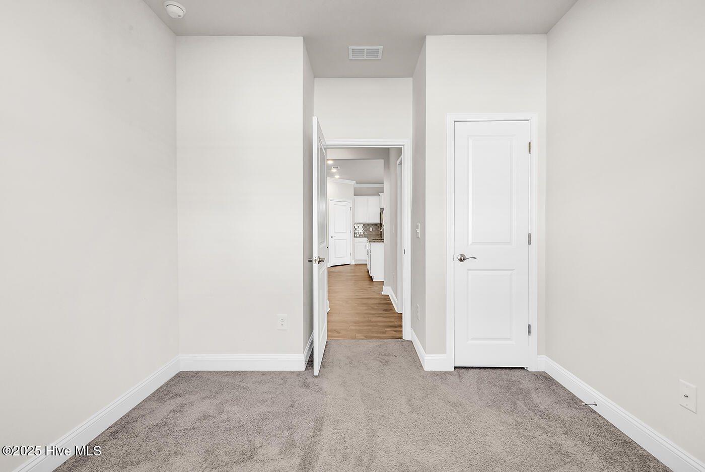 100547571 | Photo 29