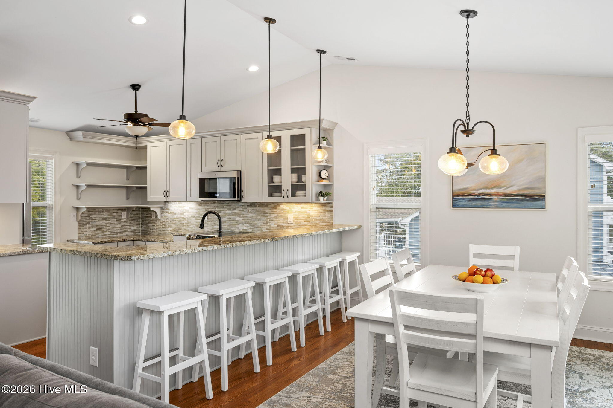 100557272 | Photo 16