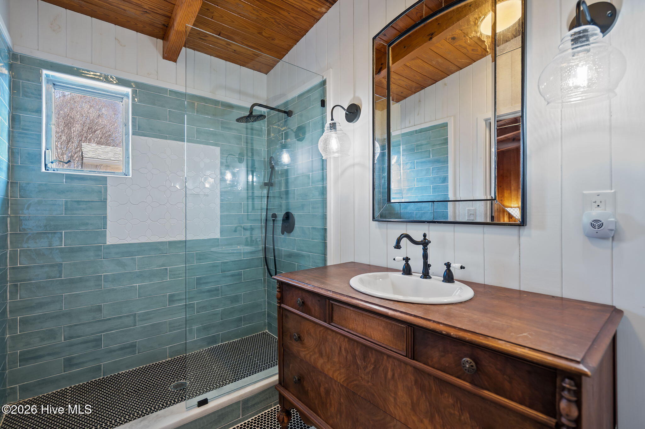 100545897 | Photo 34