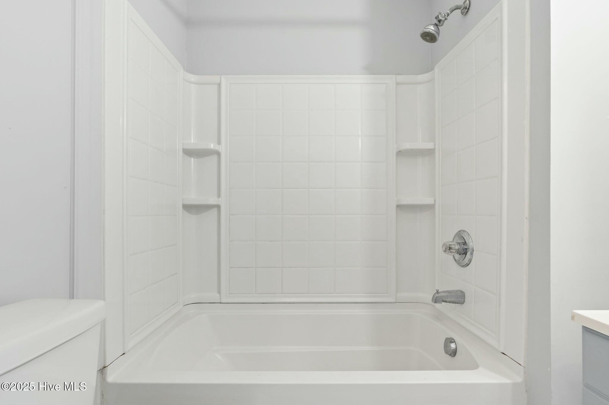 100483713 | Photo 30