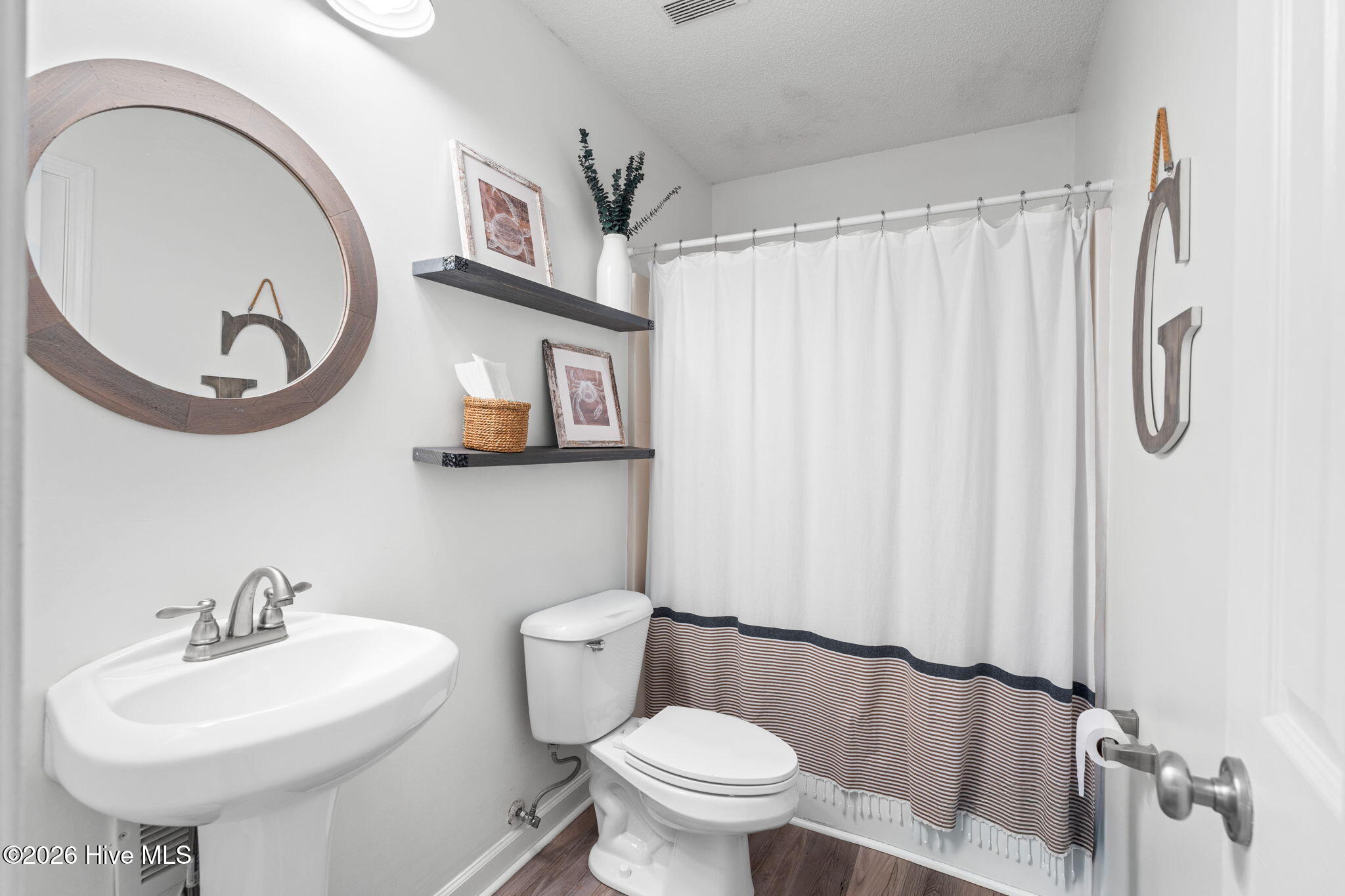 100570362 | Photo 16