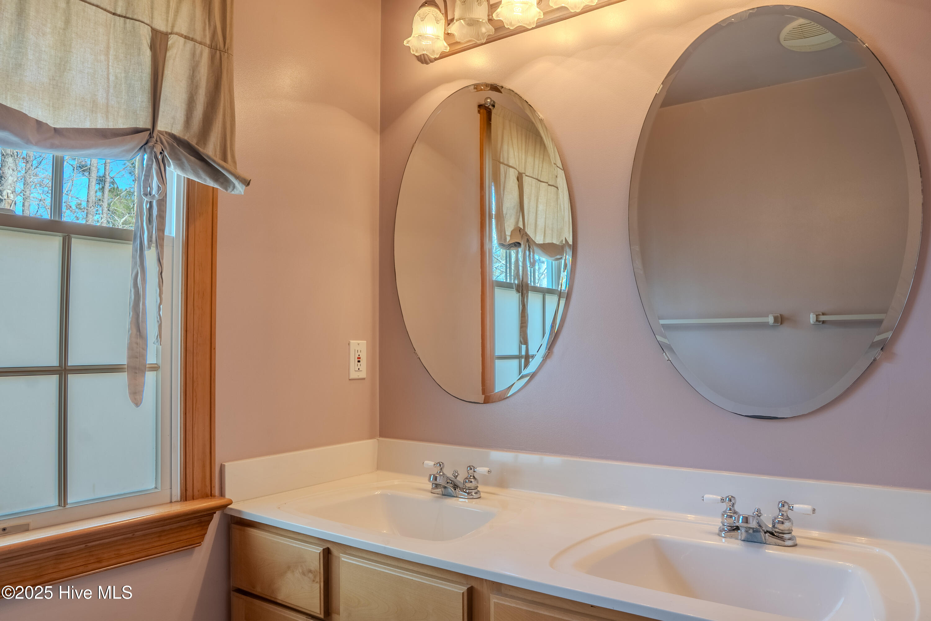 100548871 | Photo 23