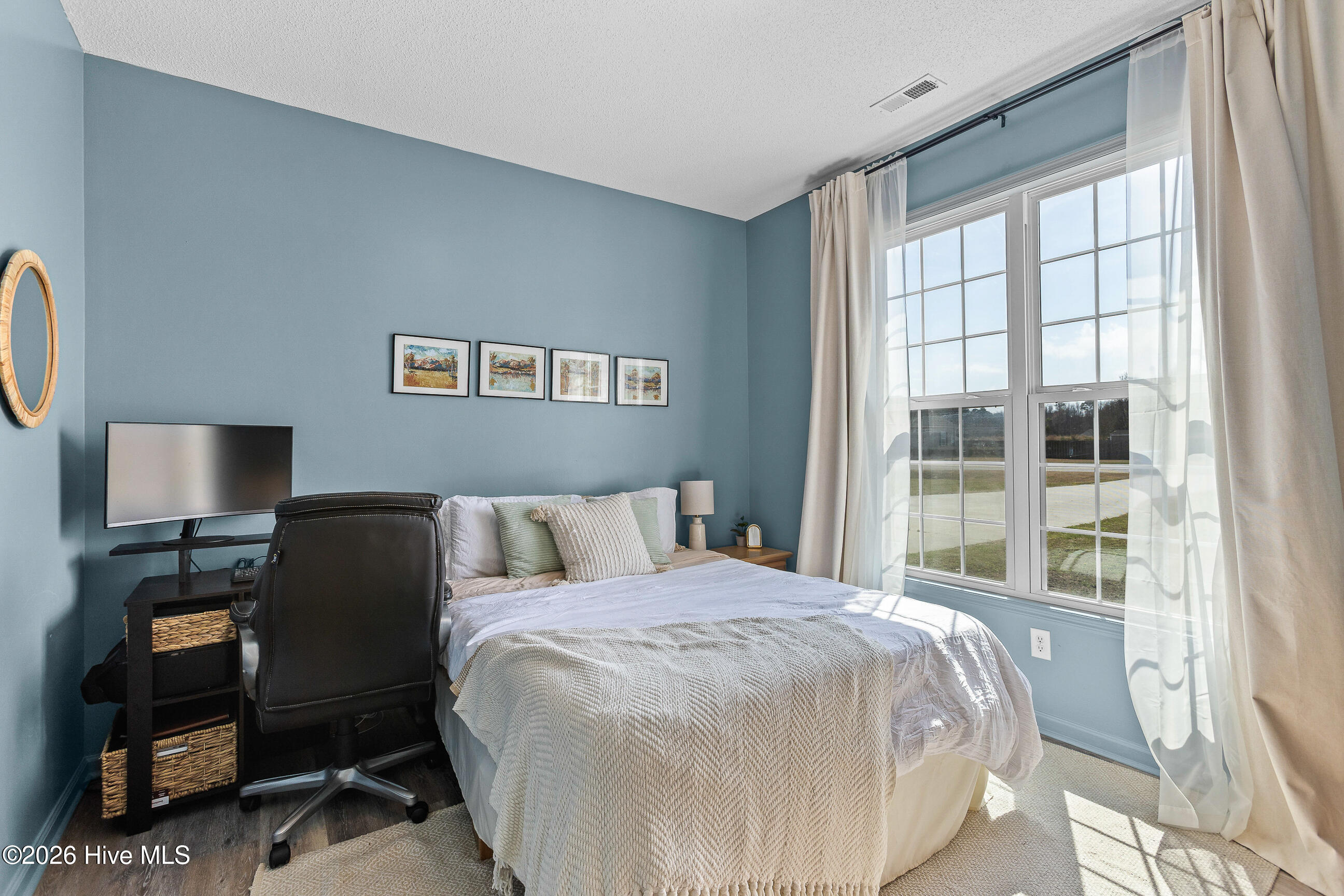 100558370 | Photo 15