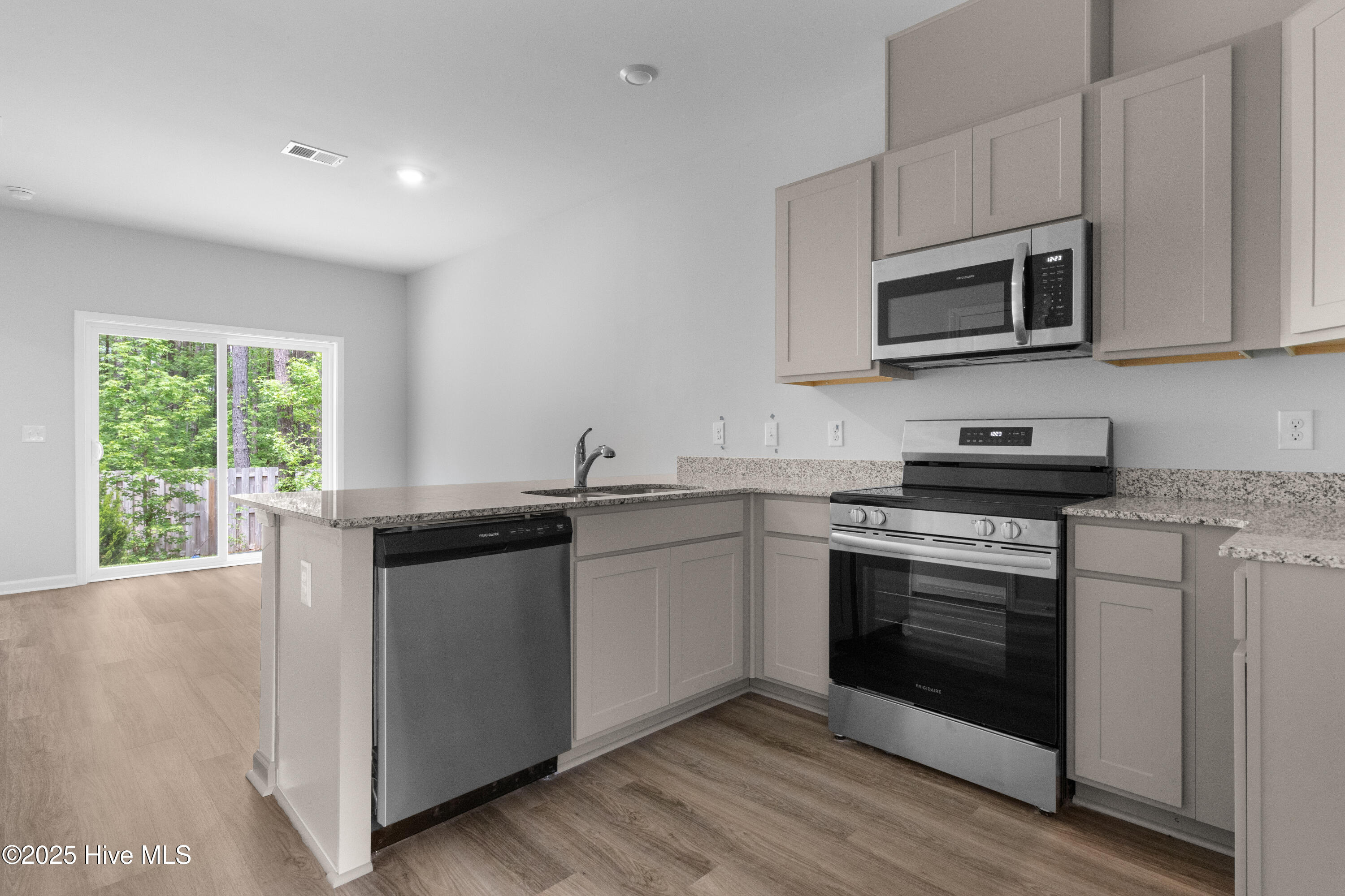 100511298 | Photo 34