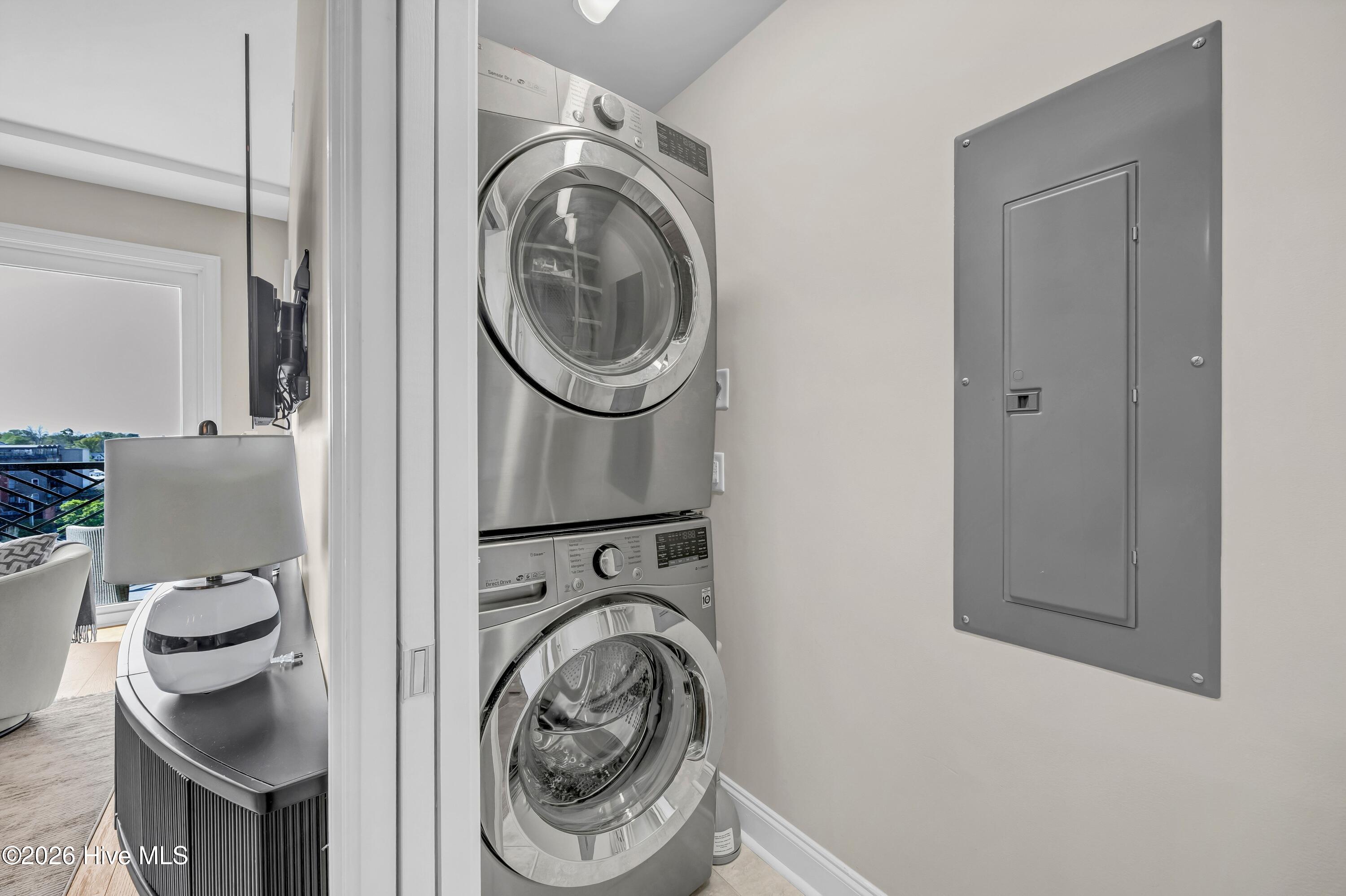 100563569 | Photo 30