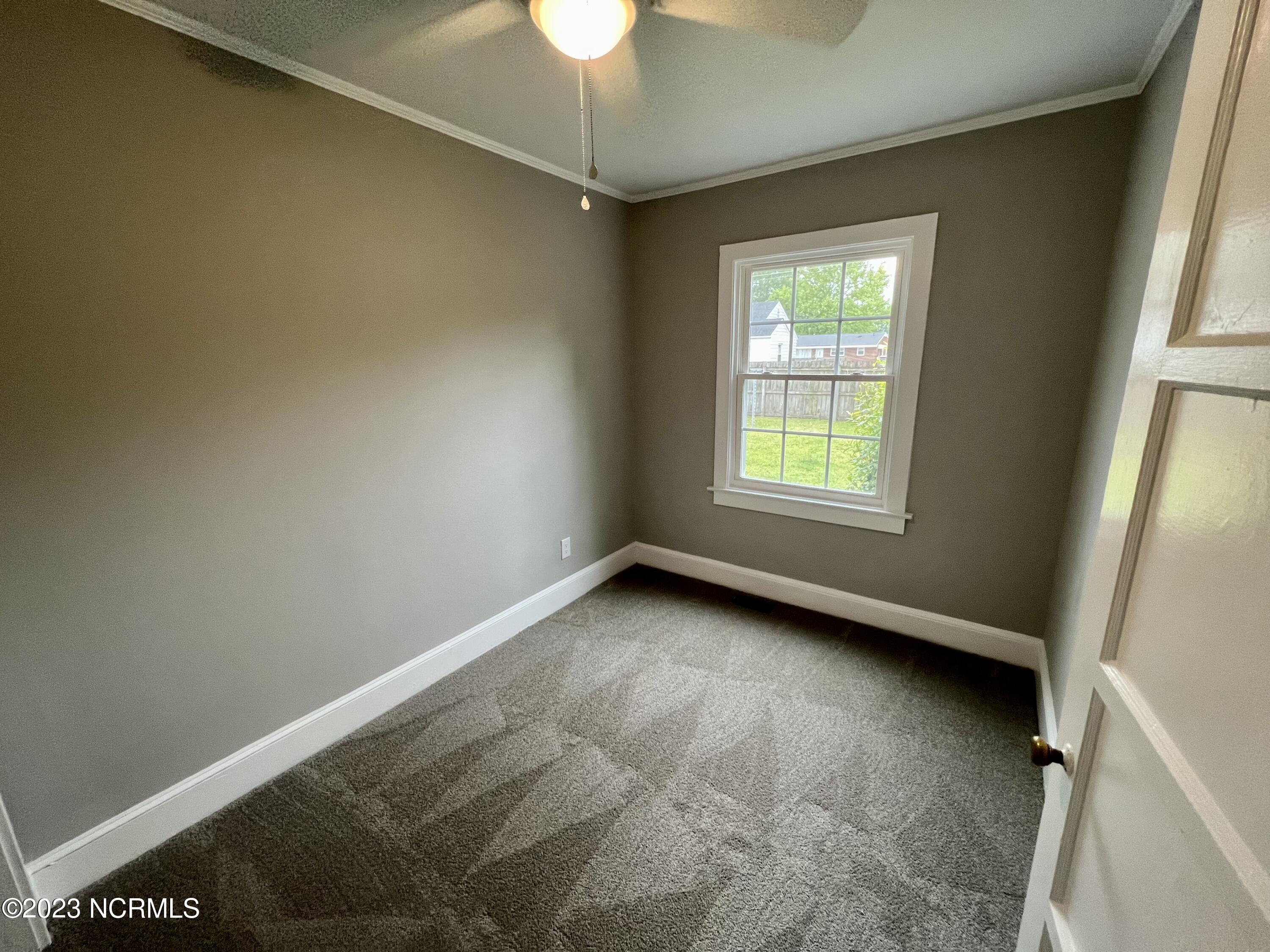 121 N Fairview Circle