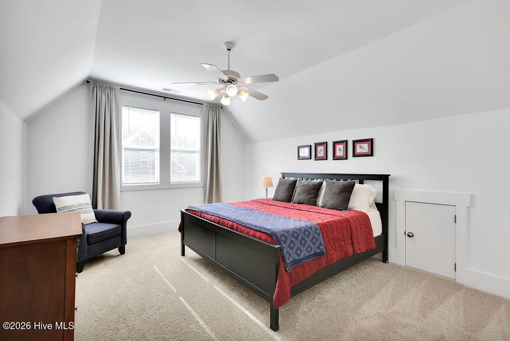 100549849 | Photo 33