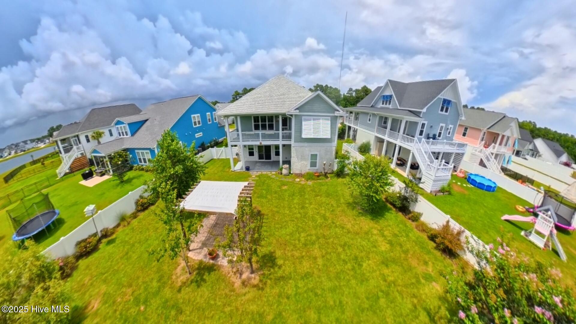 100523770 | Photo 55