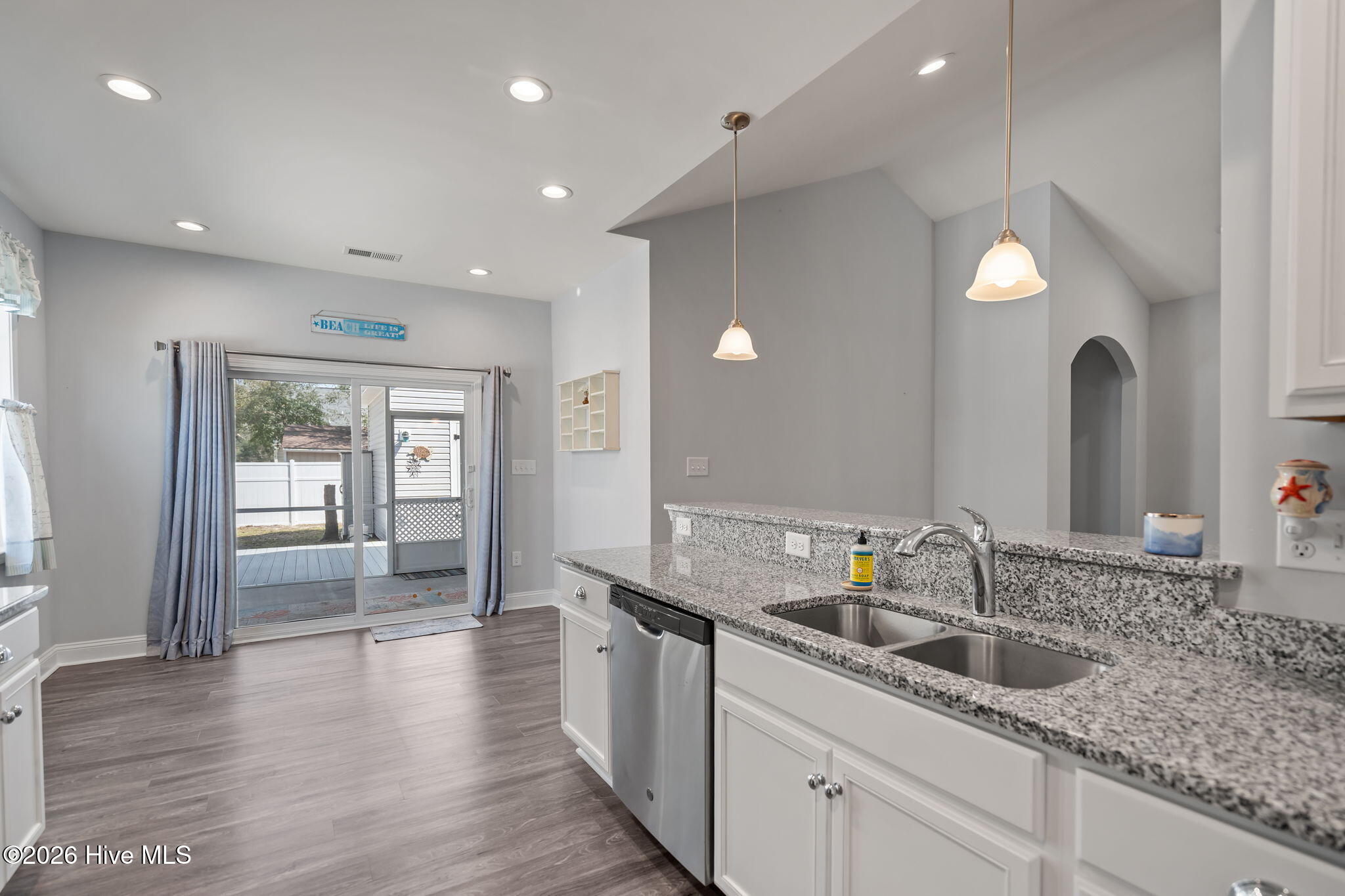 100563124 | Photo 11