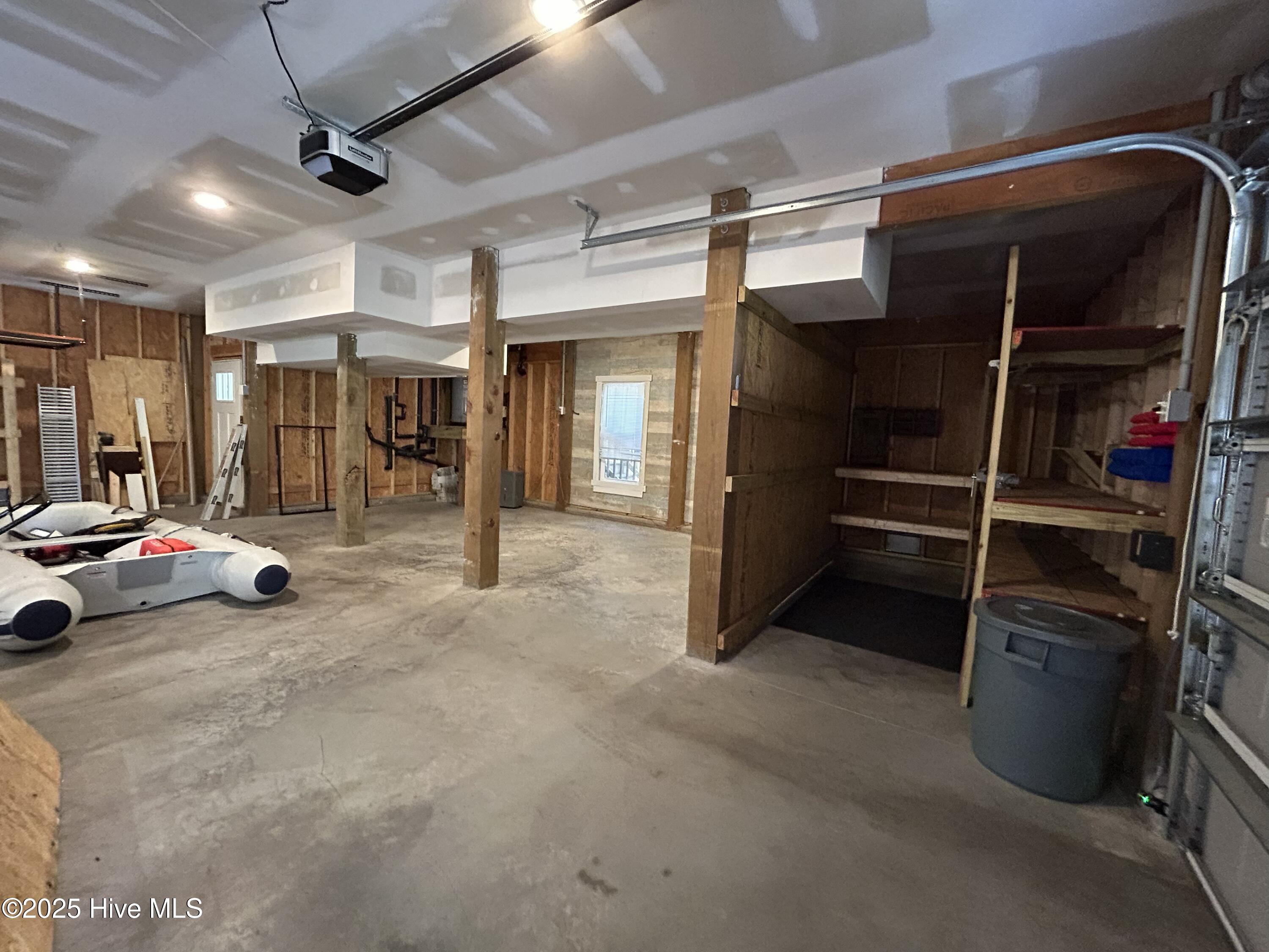 100541587 | Photo 36