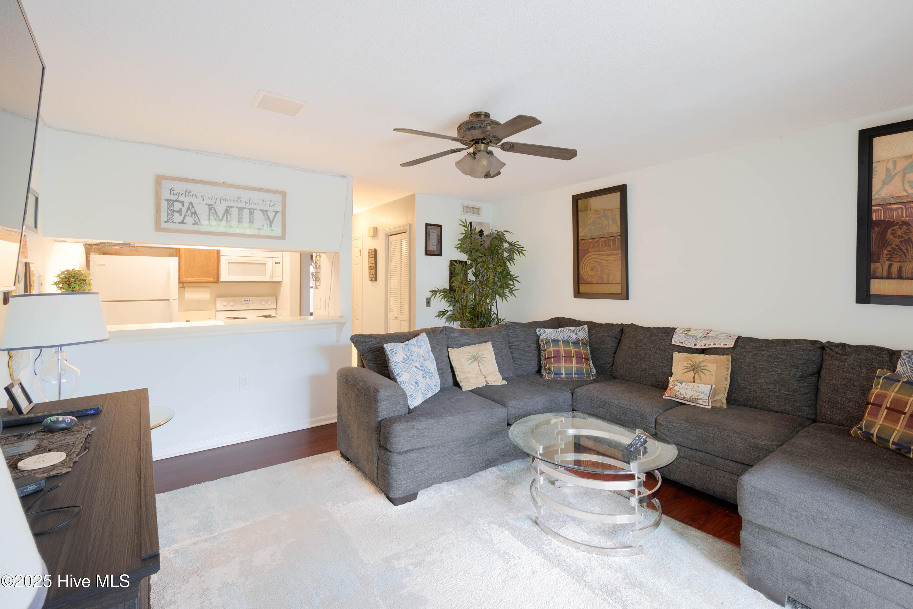 100517828 | Photo 21