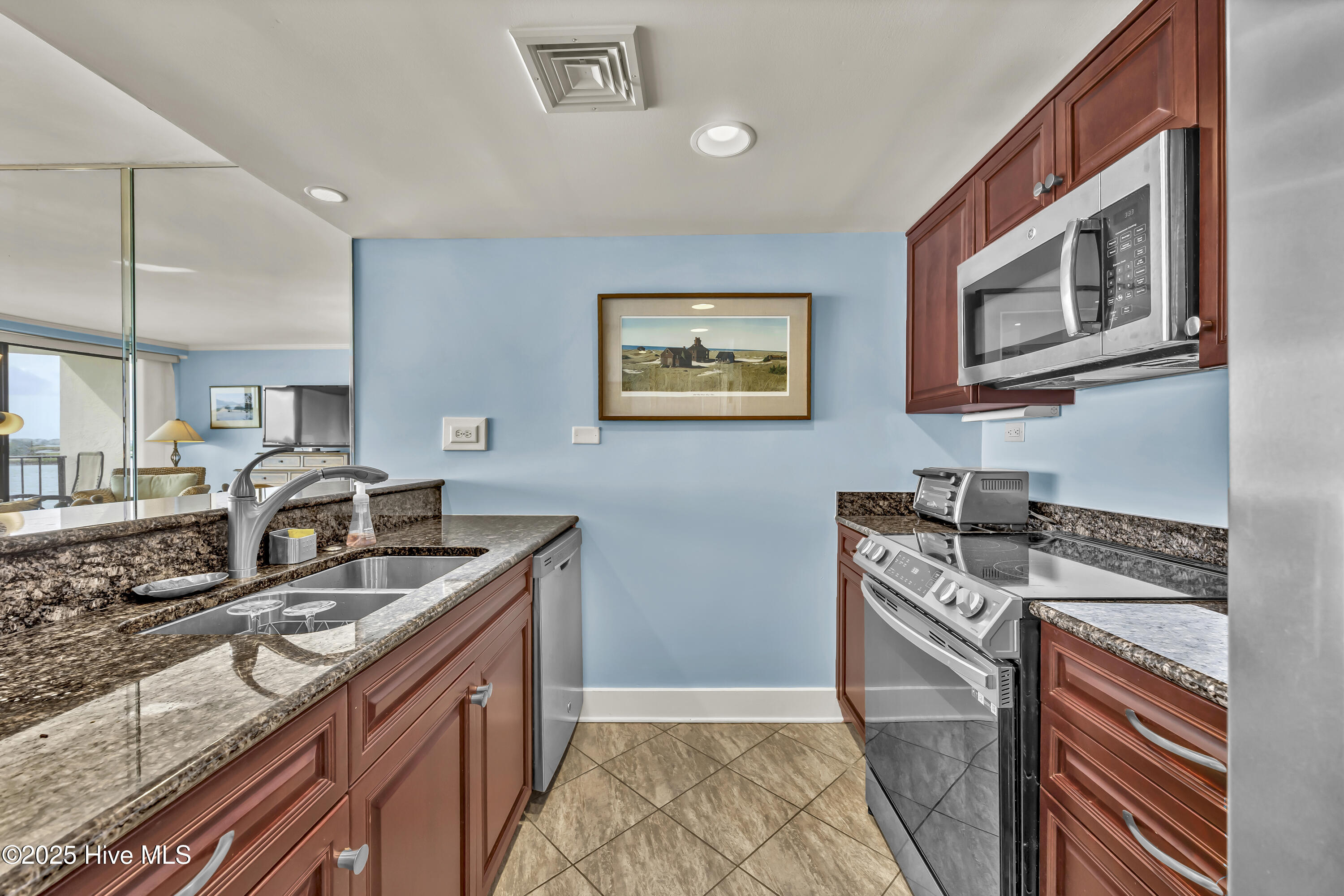 100549475 | Photo 33