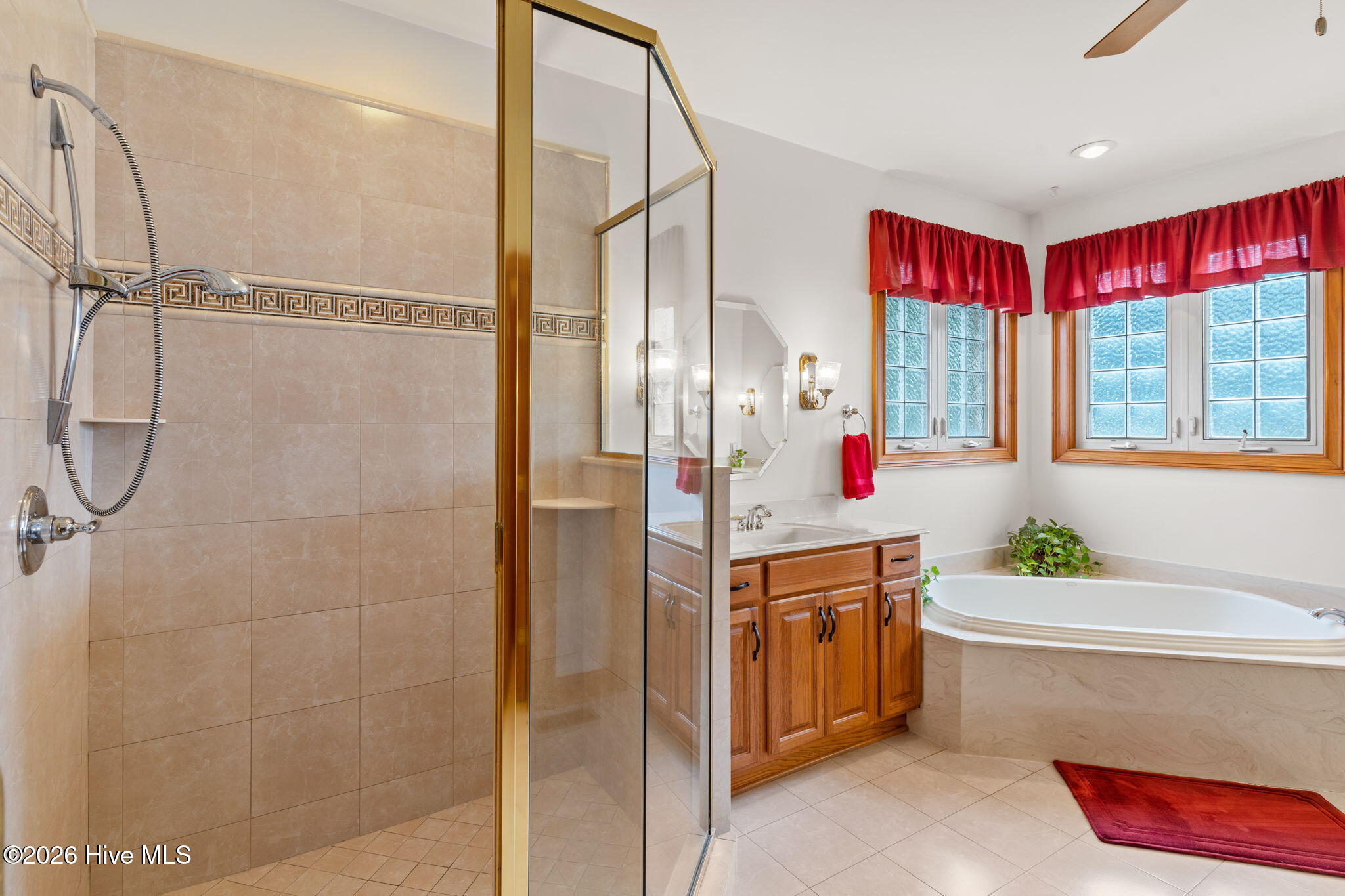 100548908 | Photo 19