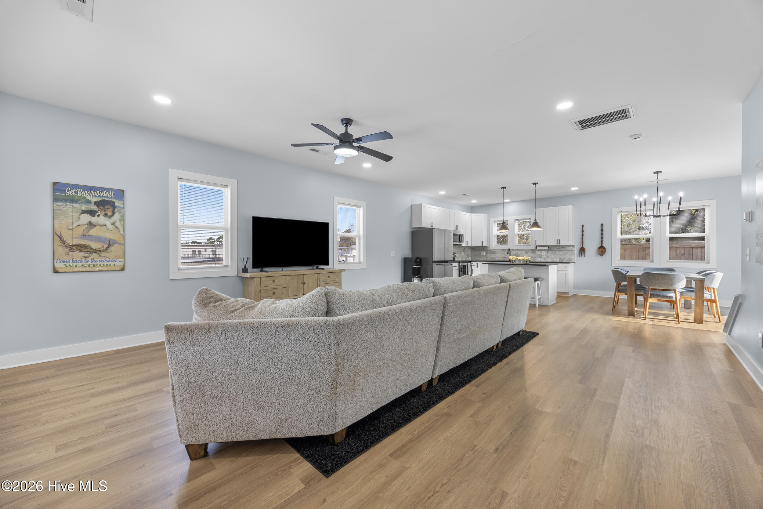 100545207 | Photo 11