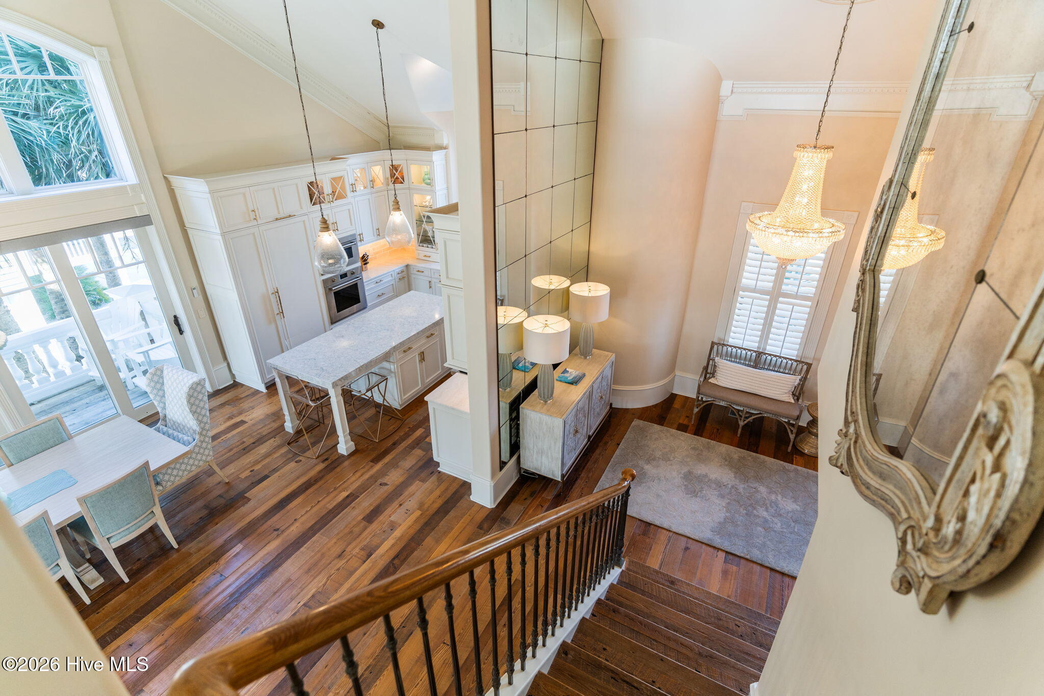 100552689 | Photo 46