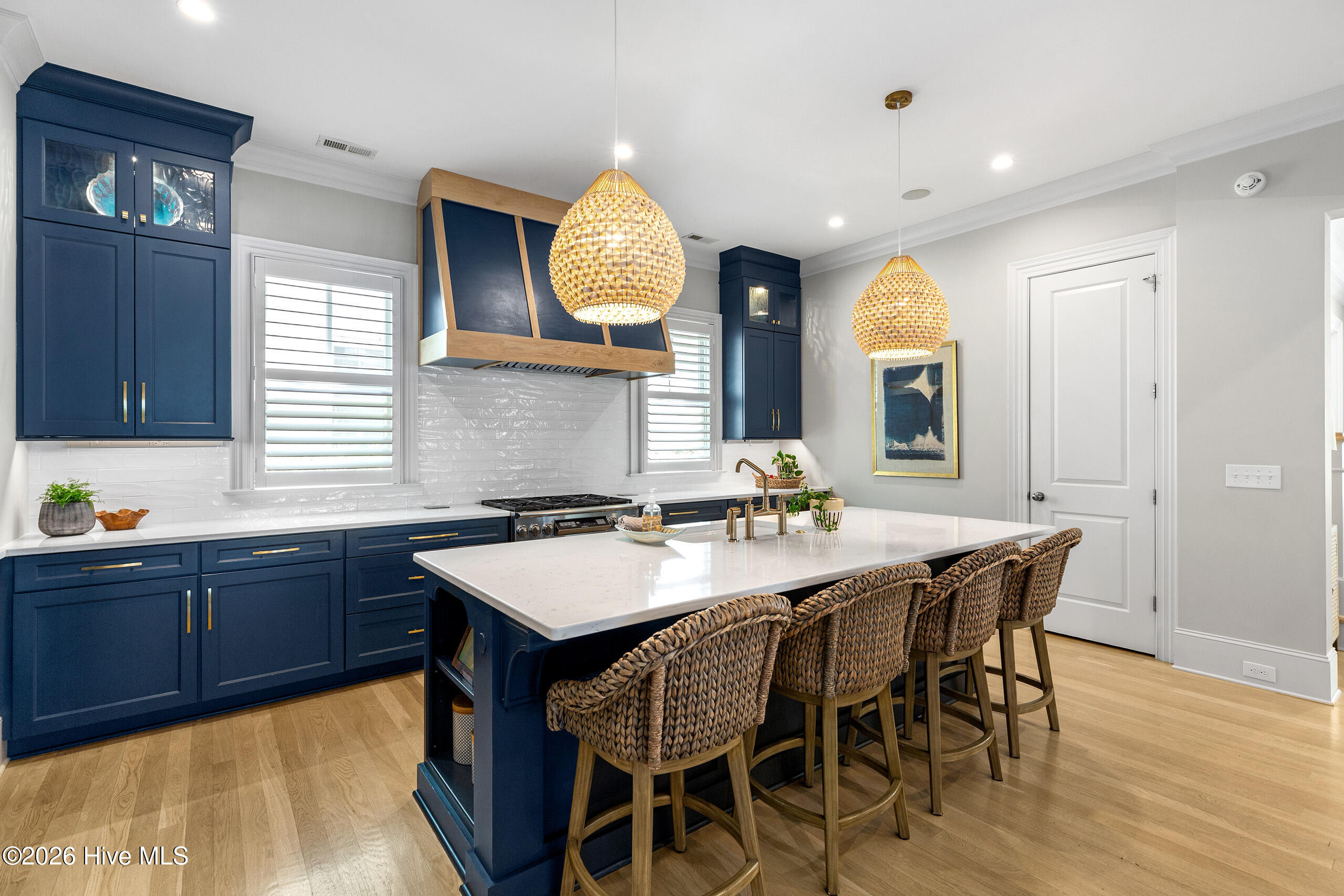 100563719 | Photo 16