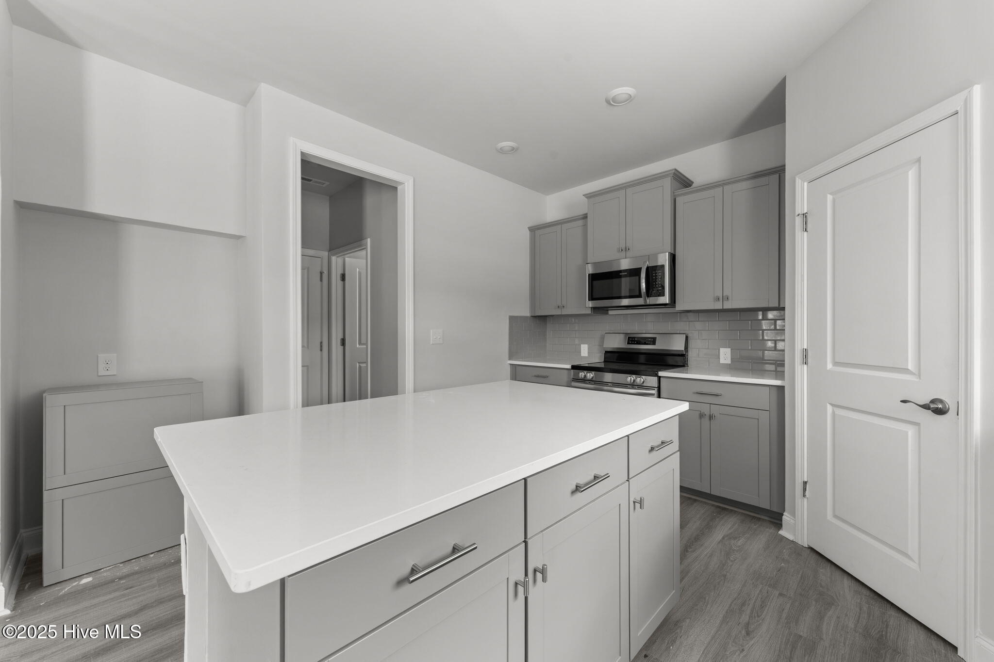 100523810 | Photo 10