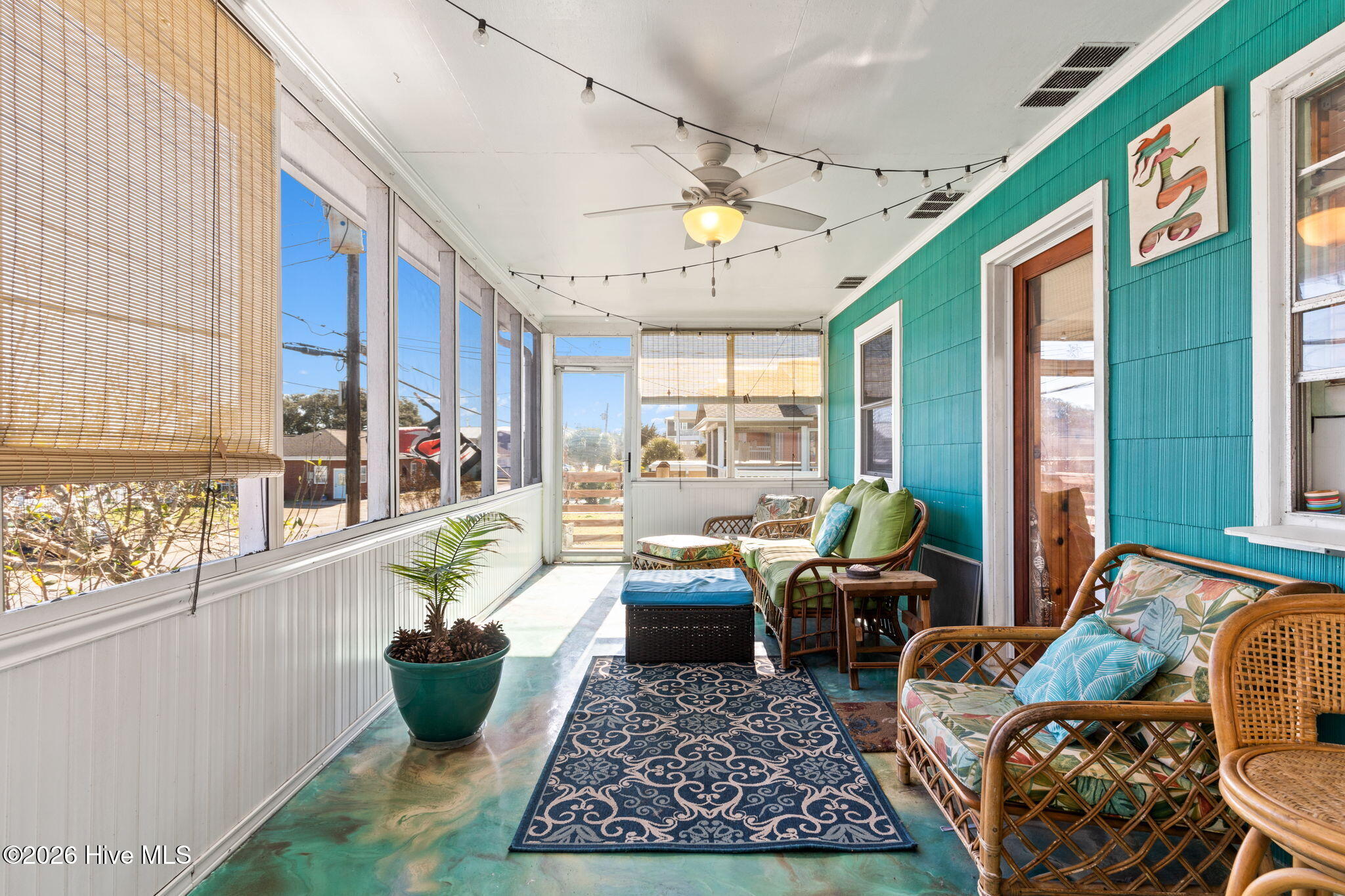 100546377 | Photo 32