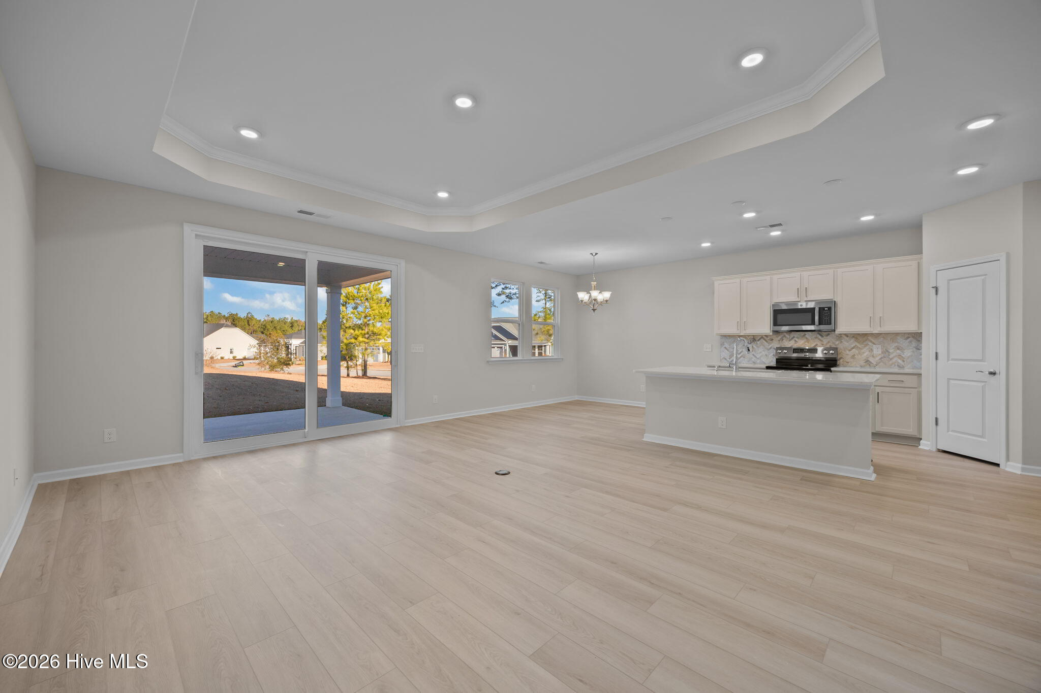 100509950 | Photo 11