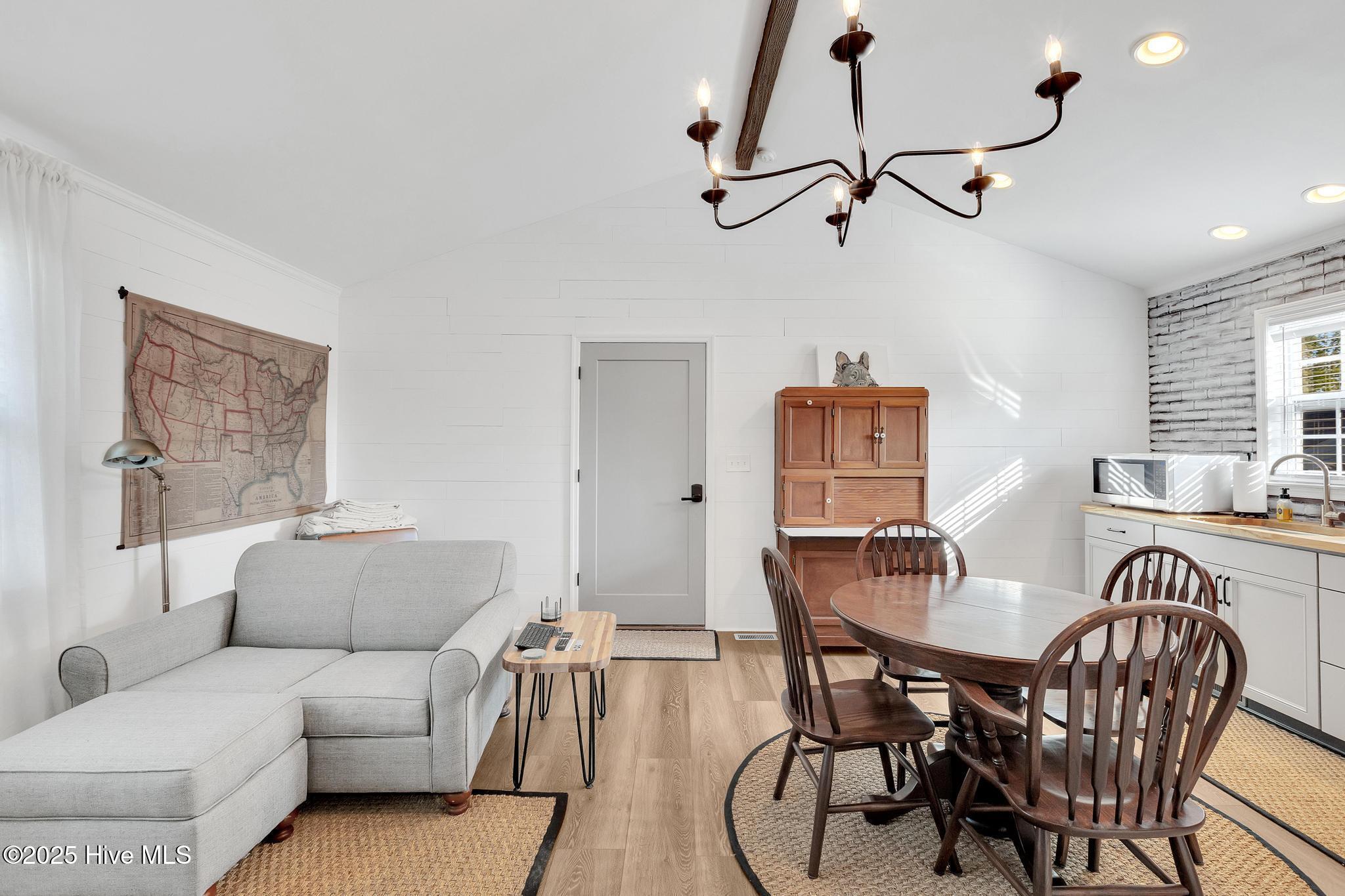 100527249 | Photo 61