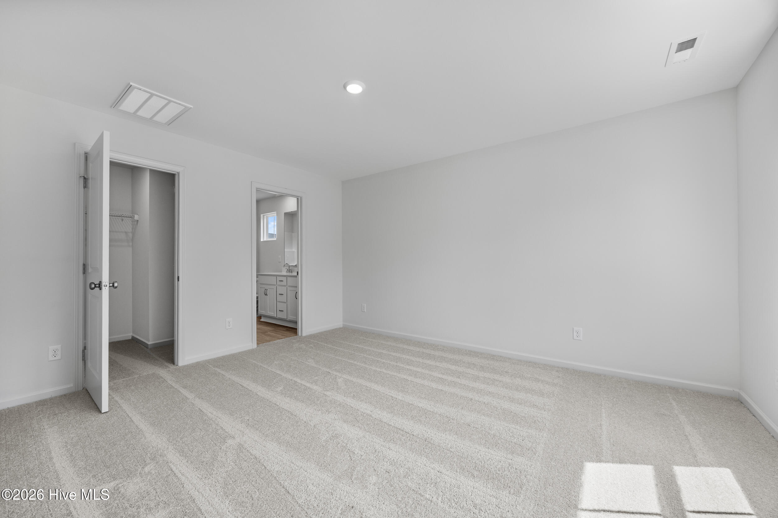 100570048 | Photo 16