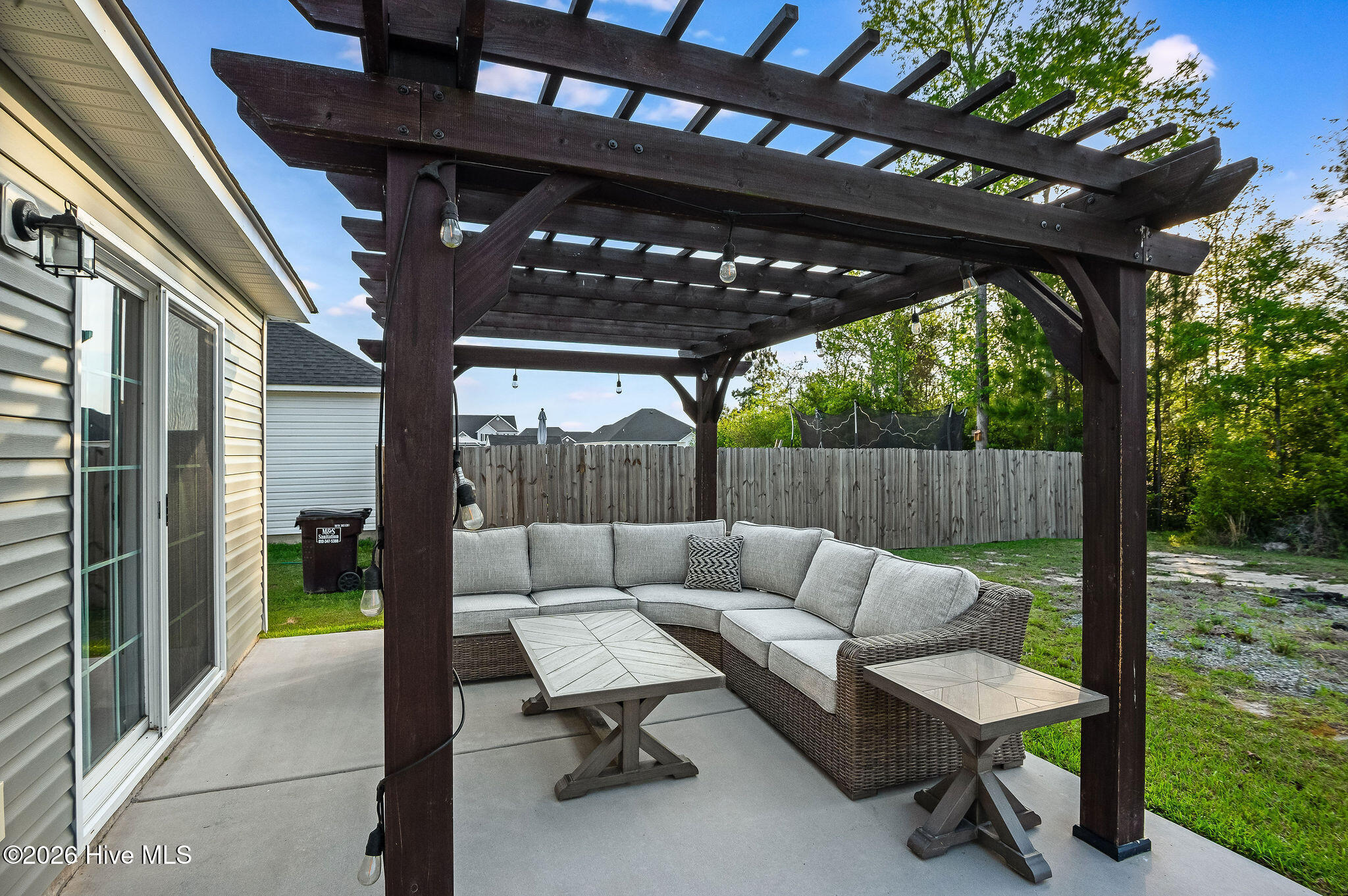 100568428 | Photo 43