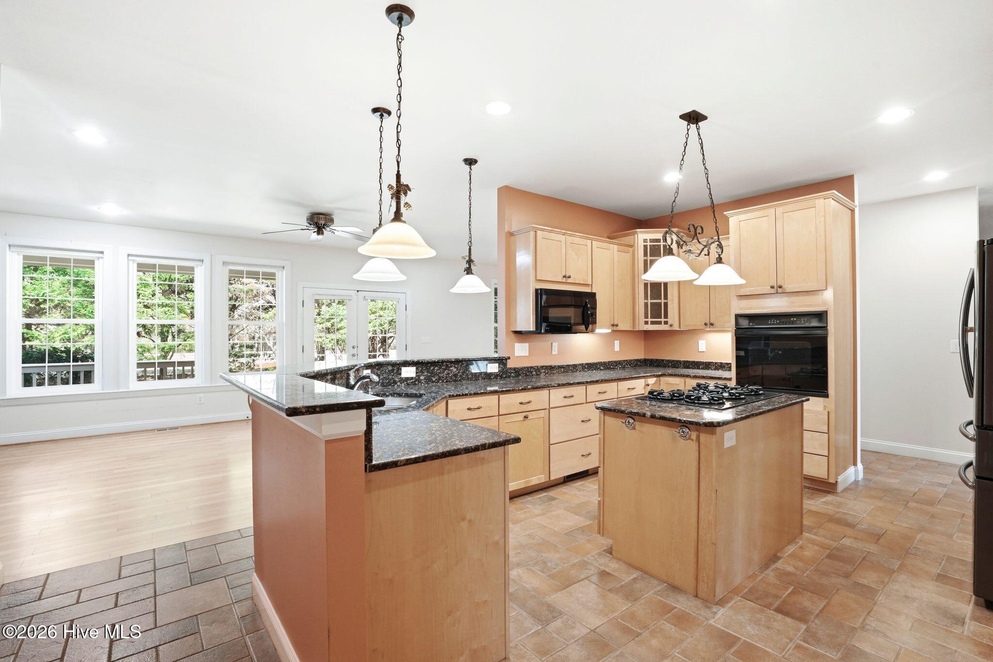 100563594 | Photo 24