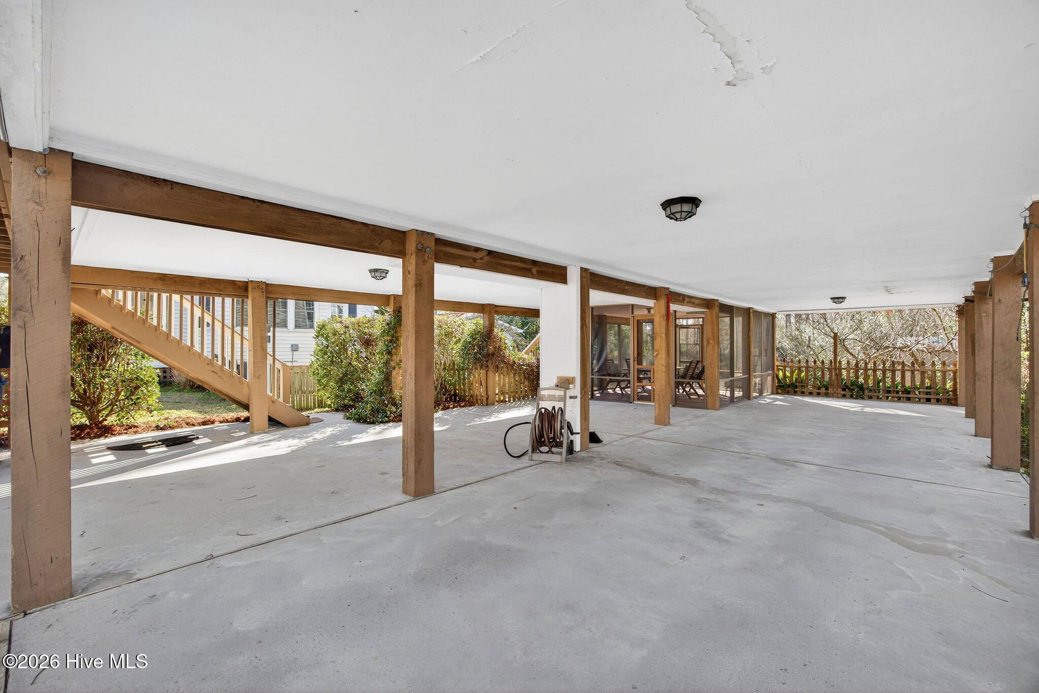 100551294 | Photo 28