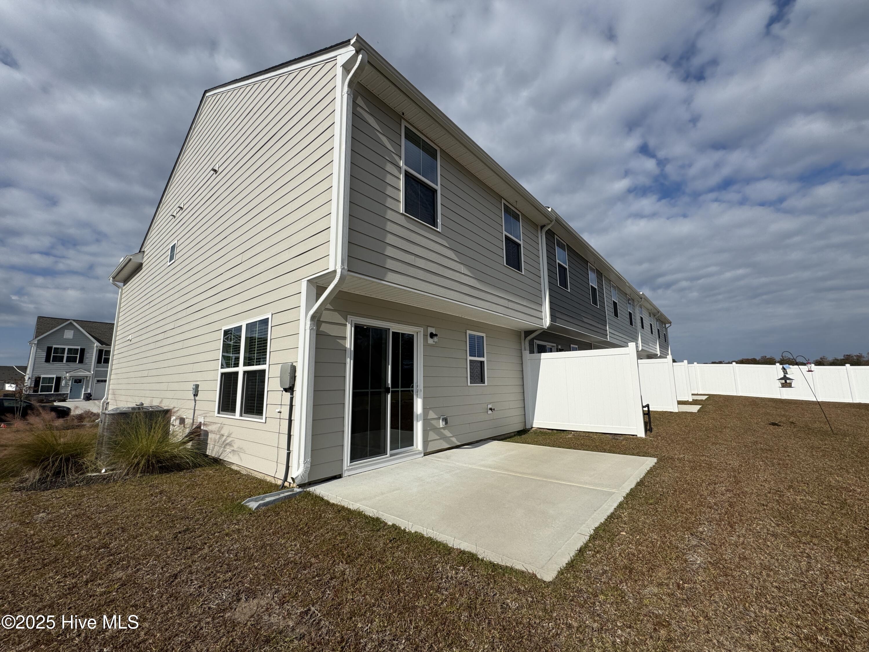 100542887 | Photo 26