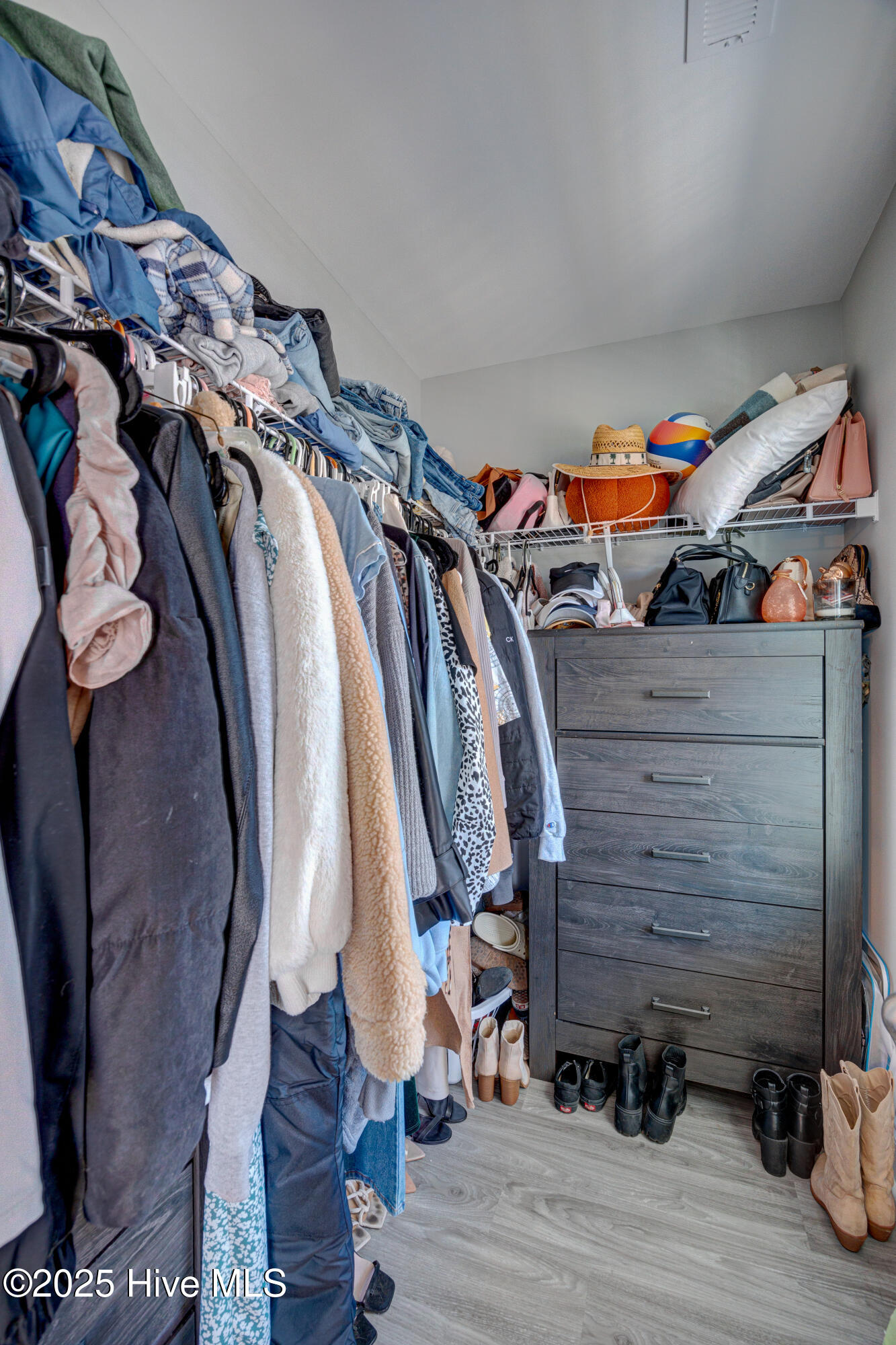 100494235 | Photo 25