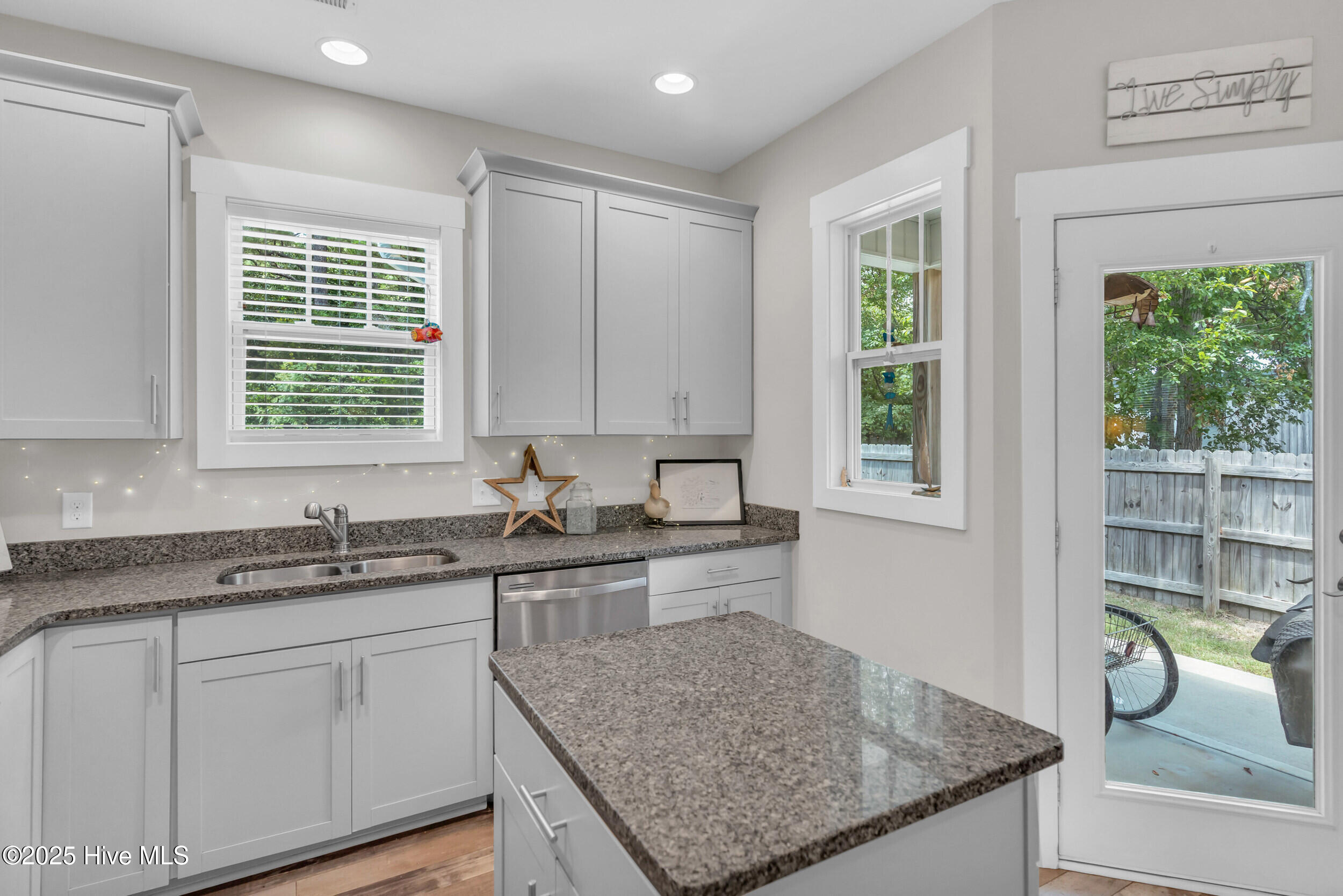 100521768 | Photo 11