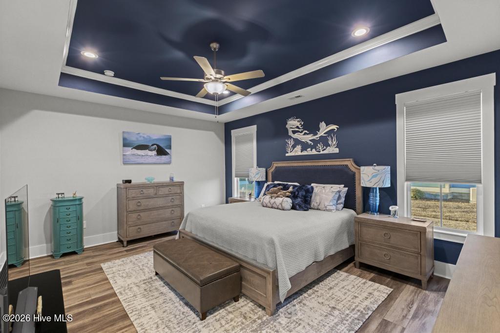 100569844 | Photo 35