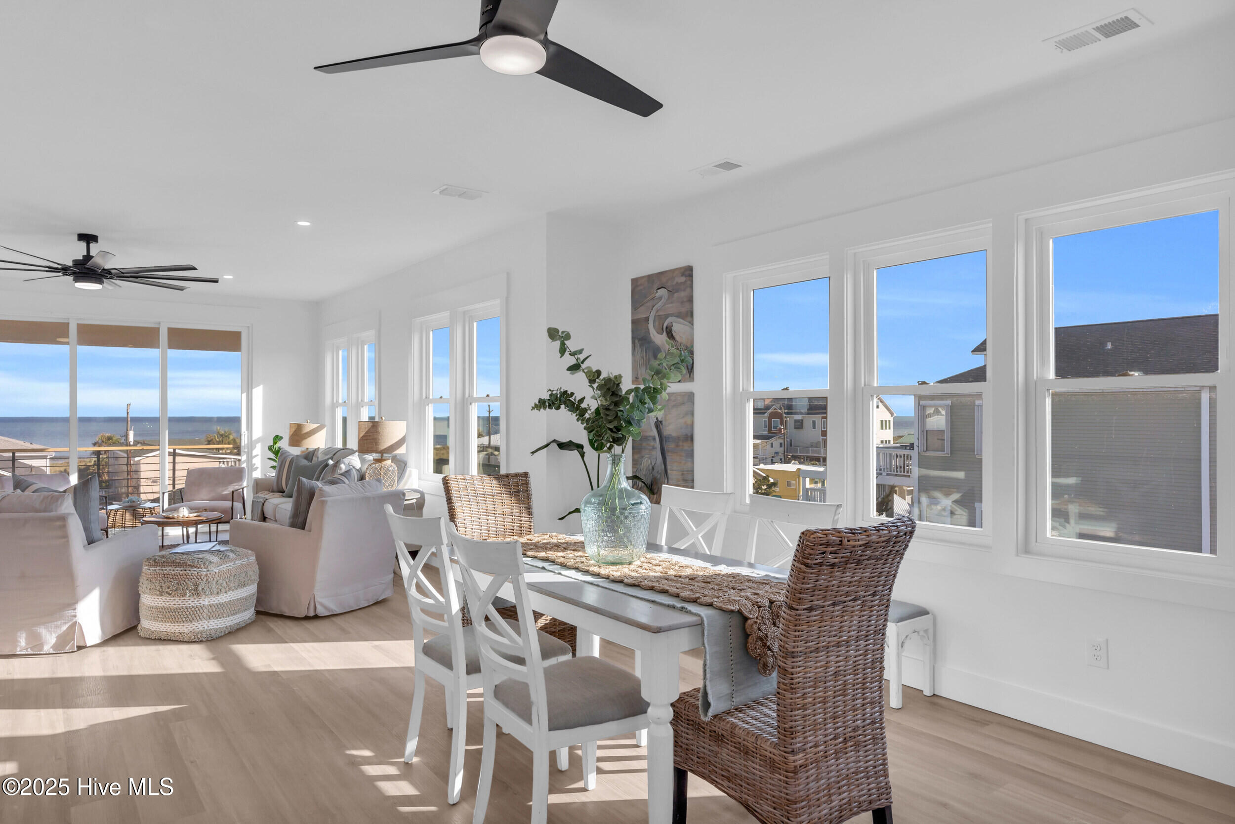 100509677 | Photo 18